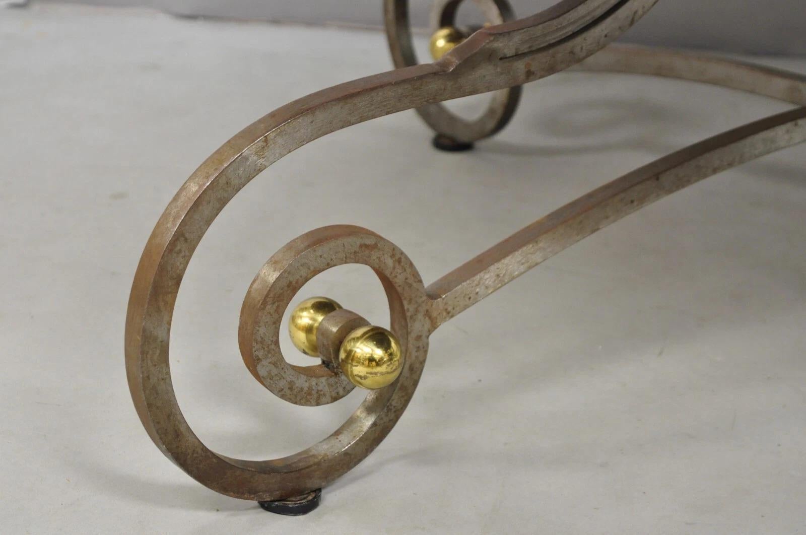 20ième siècle Table de salle à manger ronde néoclassique Vintage By Steele et Bronze en vente