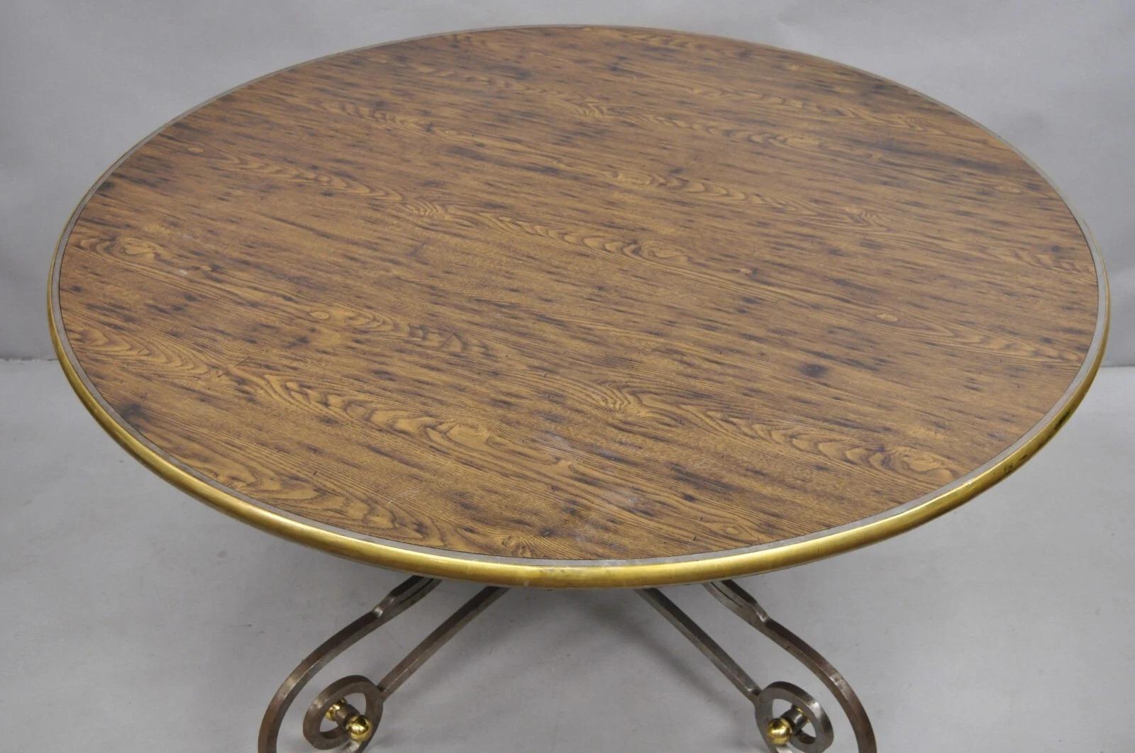 Néoclassique Table de salle à manger ronde néoclassique Vintage By Steele et Bronze en vente