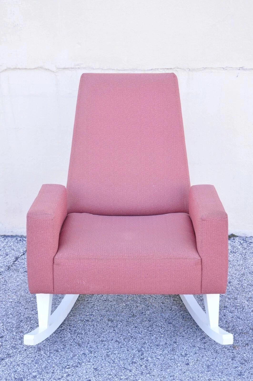 Chaise berçante à bascule sculpturale et tapissée Style Upholstering du milieu du siècle dernier à large cadre en vente 4