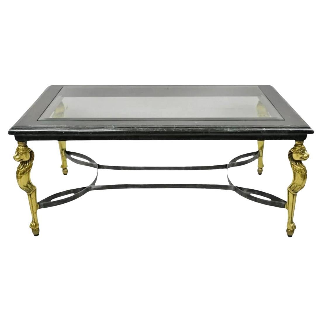 Table basse de style Régence italienne en laiton Lion incrusté de marbre Plateau de verre en acier