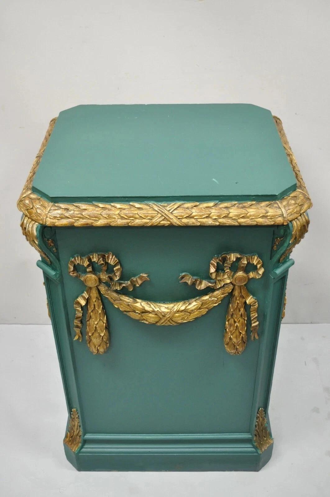 Piedistallo a colonna d'epoca francese in stile Luigi XVI con legno intagliato in oro verde da 39 pollici in vendita 4