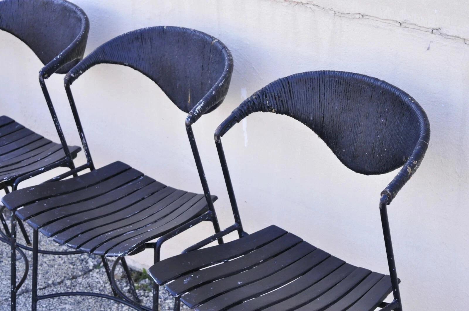 Arthur Umanoff Mid Century Modern Rattan Schmiedeeisen Esszimmerstühle - Satz von 4 (Moderne der Mitte des Jahrhunderts) im Angebot
