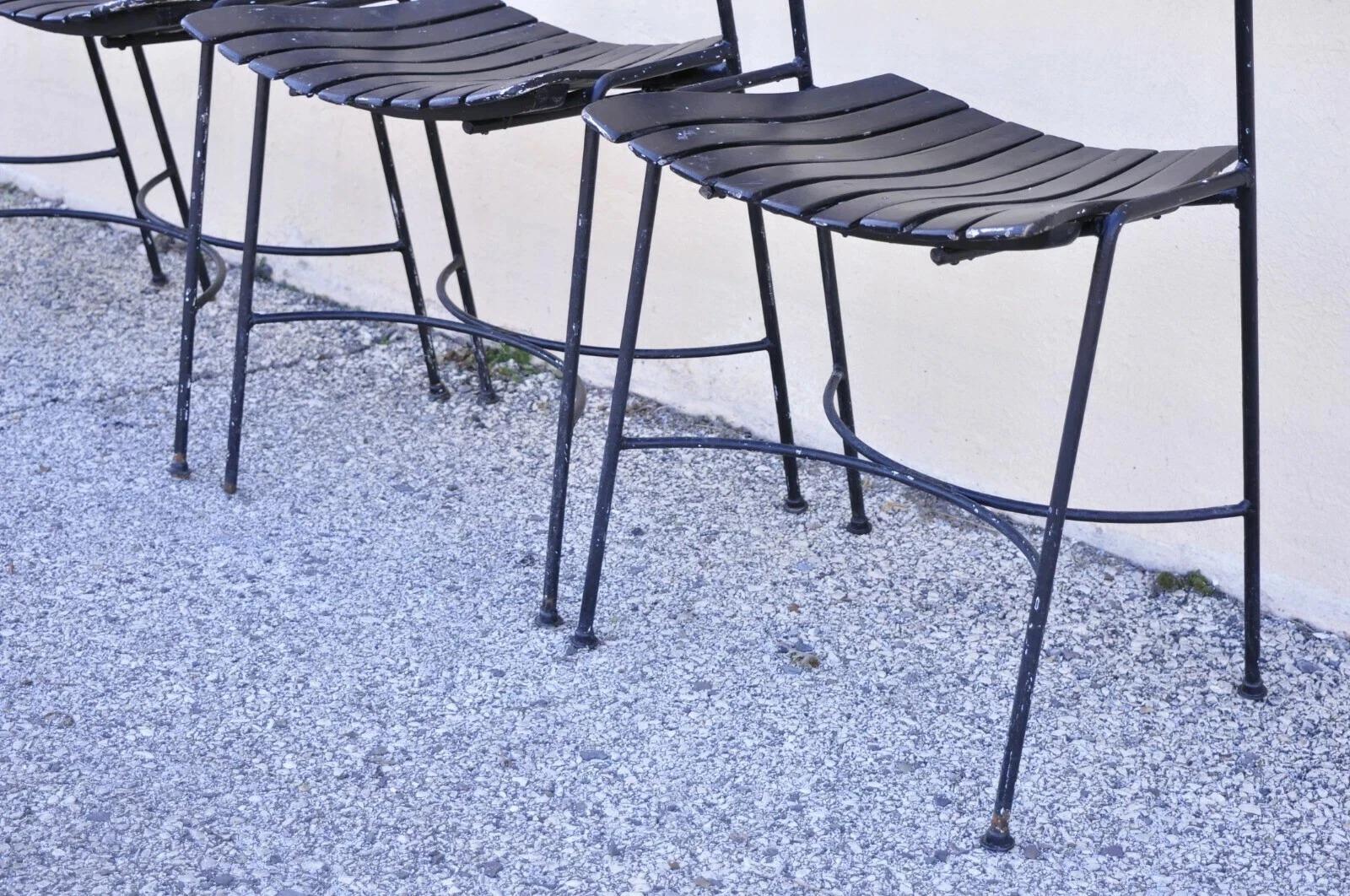 Arthur Umanoff Mid Century Modern Rattan Schmiedeeisen Esszimmerstühle - Satz von 4 (Unbekannt) im Angebot