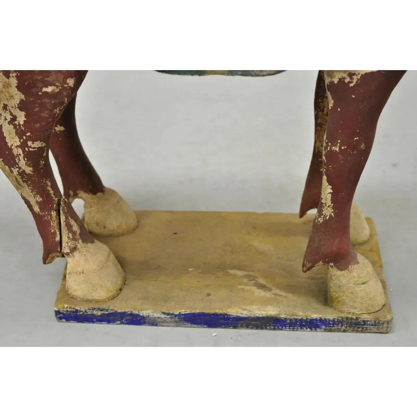 XX secolo Scultura di Cavallo Tang cinese in legno intagliato in policromia da 28