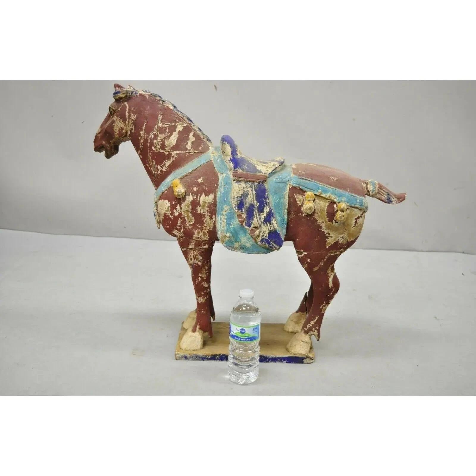 Scultura di Cavallo Tang cinese in legno intagliato in policromia da 28