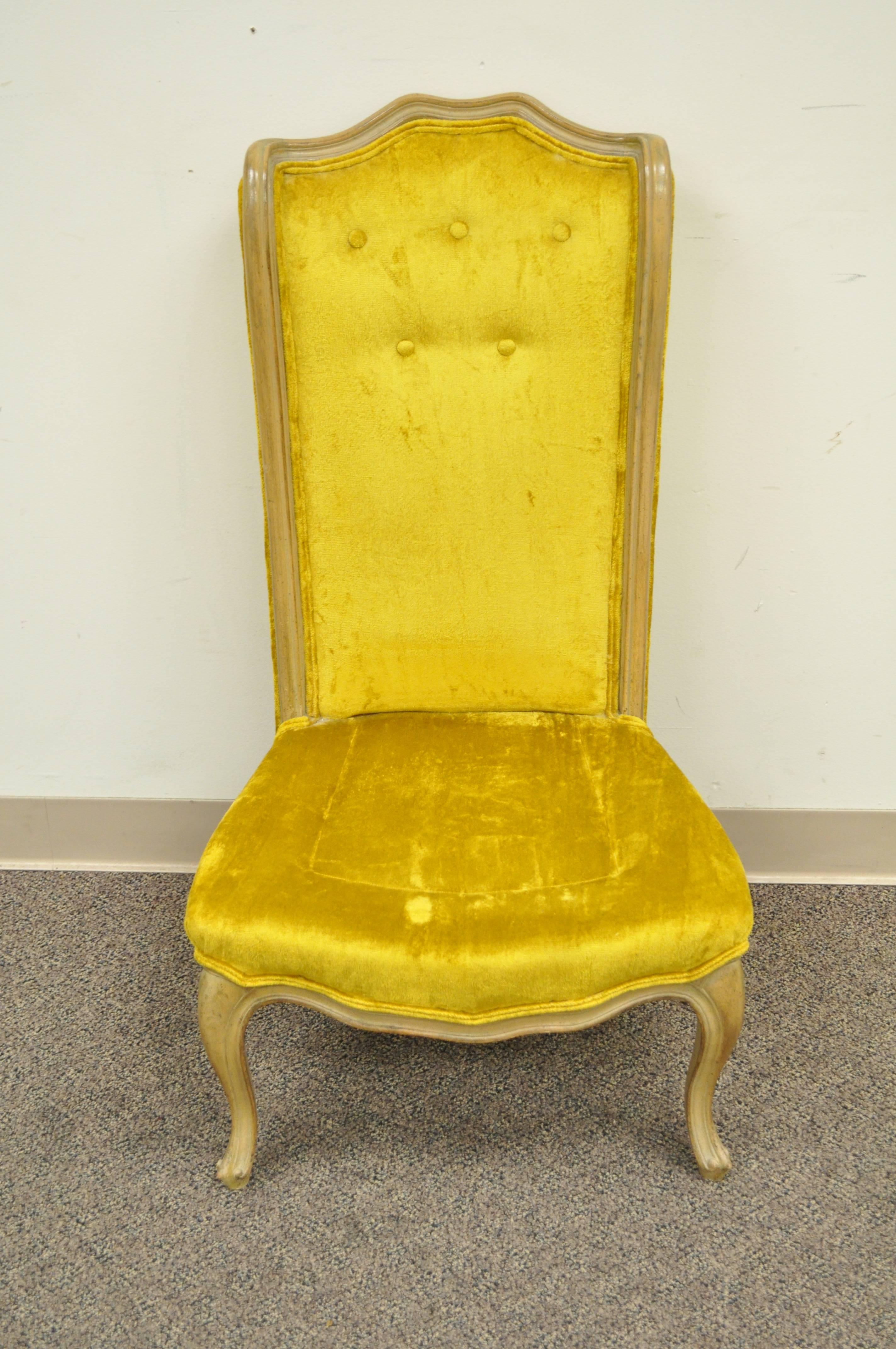 French Louis XV Provincial Style Yellow Boudoir Curved Back Small Slipper Chair In Good Condition For Sale In Philadelphia, PA