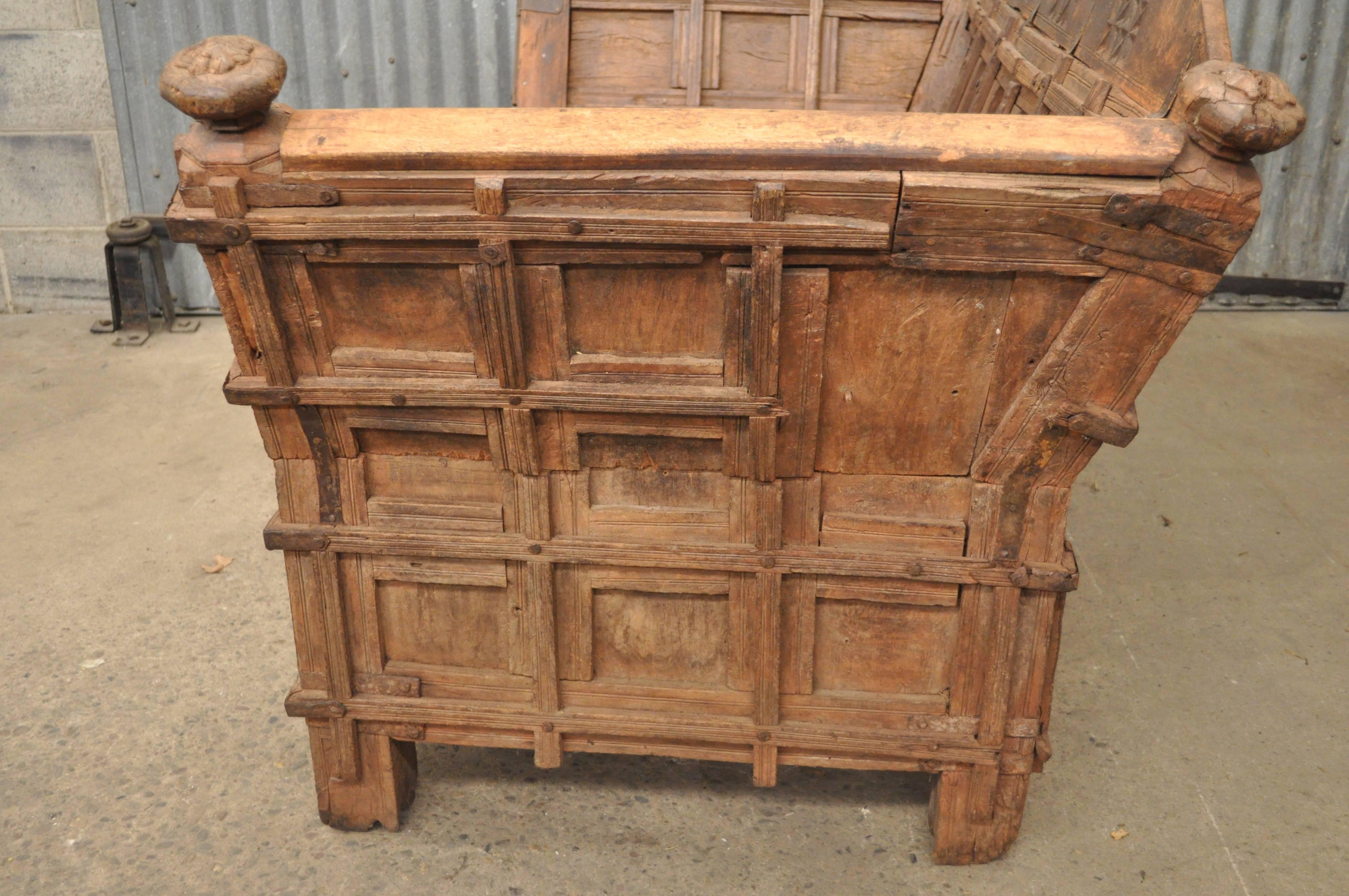 17th Century Continental Carved Anglo-Indian or Moorish Settle Bench In Distressed Condition In Philadelphia, PA