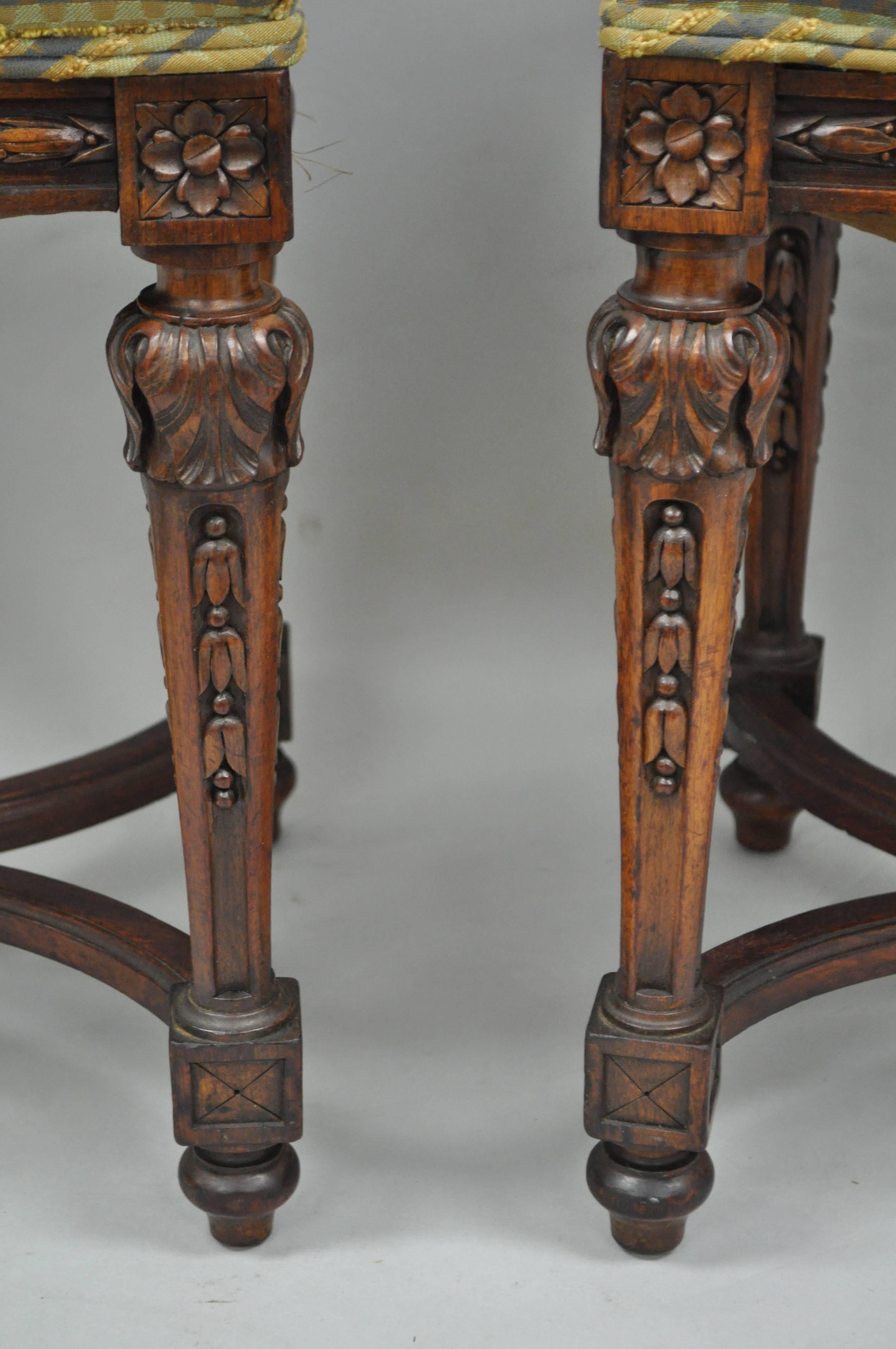 Pair of 1930s French Carved Walnut Louis XVI Style Victorian Stools Ottomans In Good Condition In Philadelphia, PA