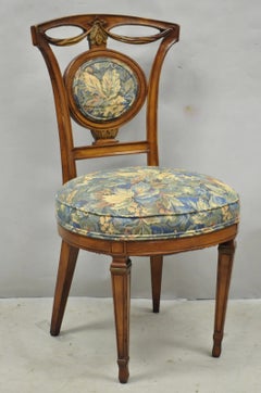 Lot de 4 chaises de salle à manger vintage de style Régence française, en noyer sculpté, avec dossier drapé