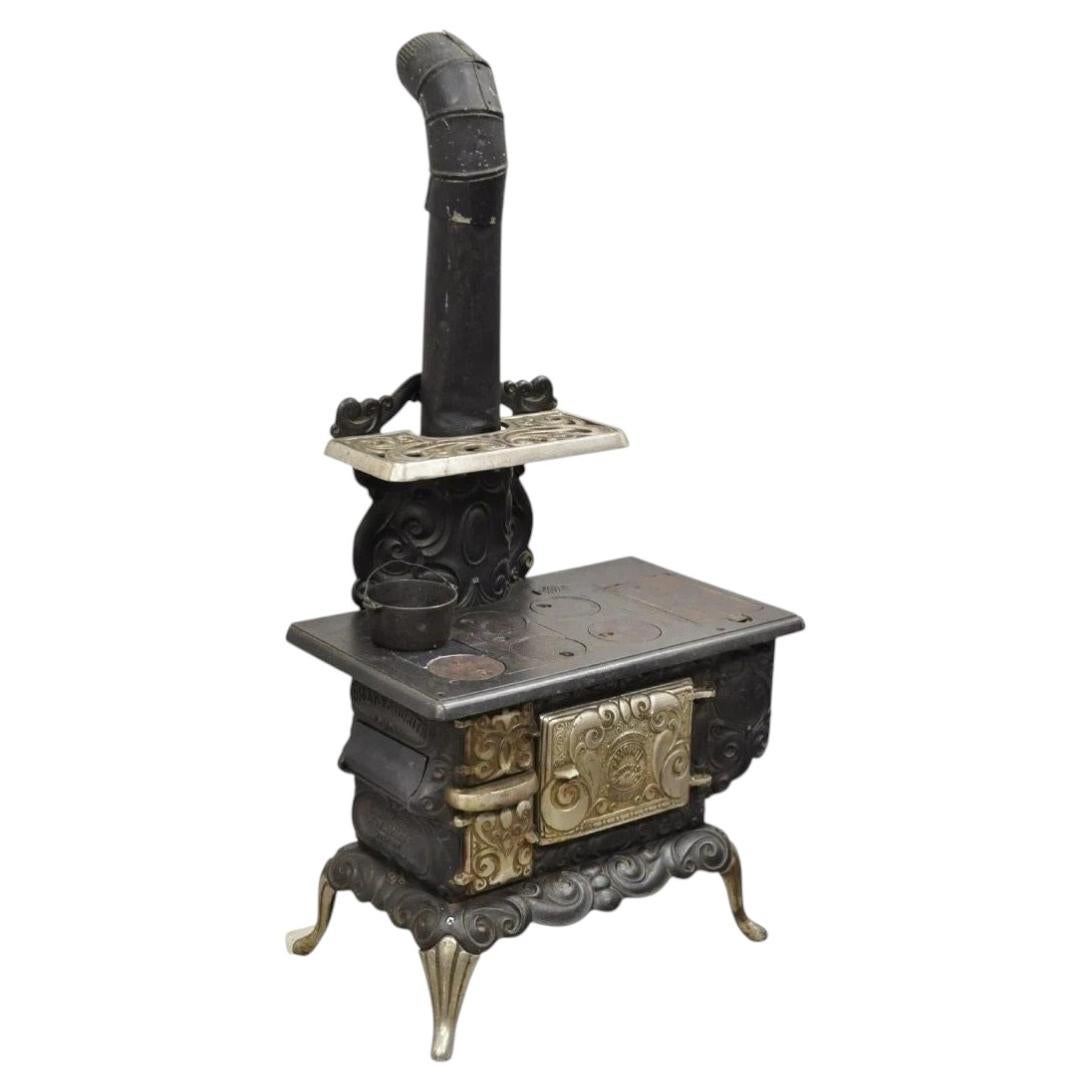 Antique Dolly's Favorite Cast Iron Child Salesman Sample Stove by Favorite Stove For Sale