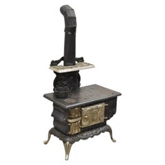 Estufa de hierro fundido «Child Salesman Sample» de la marca Favorite Stove, de Antique Dolly