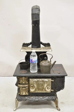 Estufa de hierro fundido «Child Salesman Sample» de la marca Favorite Stove, de Antique Dolly