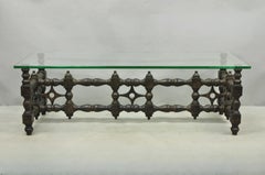 Table basse rectangulaire de style gothique-Renaissance, en bois ajouré, avec plateau en verre