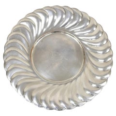 WM Rogers Waverly 3826 Scalloped Edge Round Silver Plated Serving Platter Tray