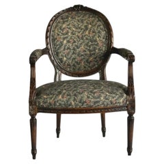 Fauteuil de cheminée vintage en noyer sculpté de style Louis XVI Fauteuil