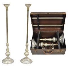 Candelieri da pavimento vintage in stile barocco placcati argento, alti 43", pieghevoli, nella loro scatola