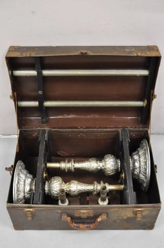 Candelieri da pavimento vintage in stile barocco placcati argento, alti 43", pieghevoli, nella loro scatola