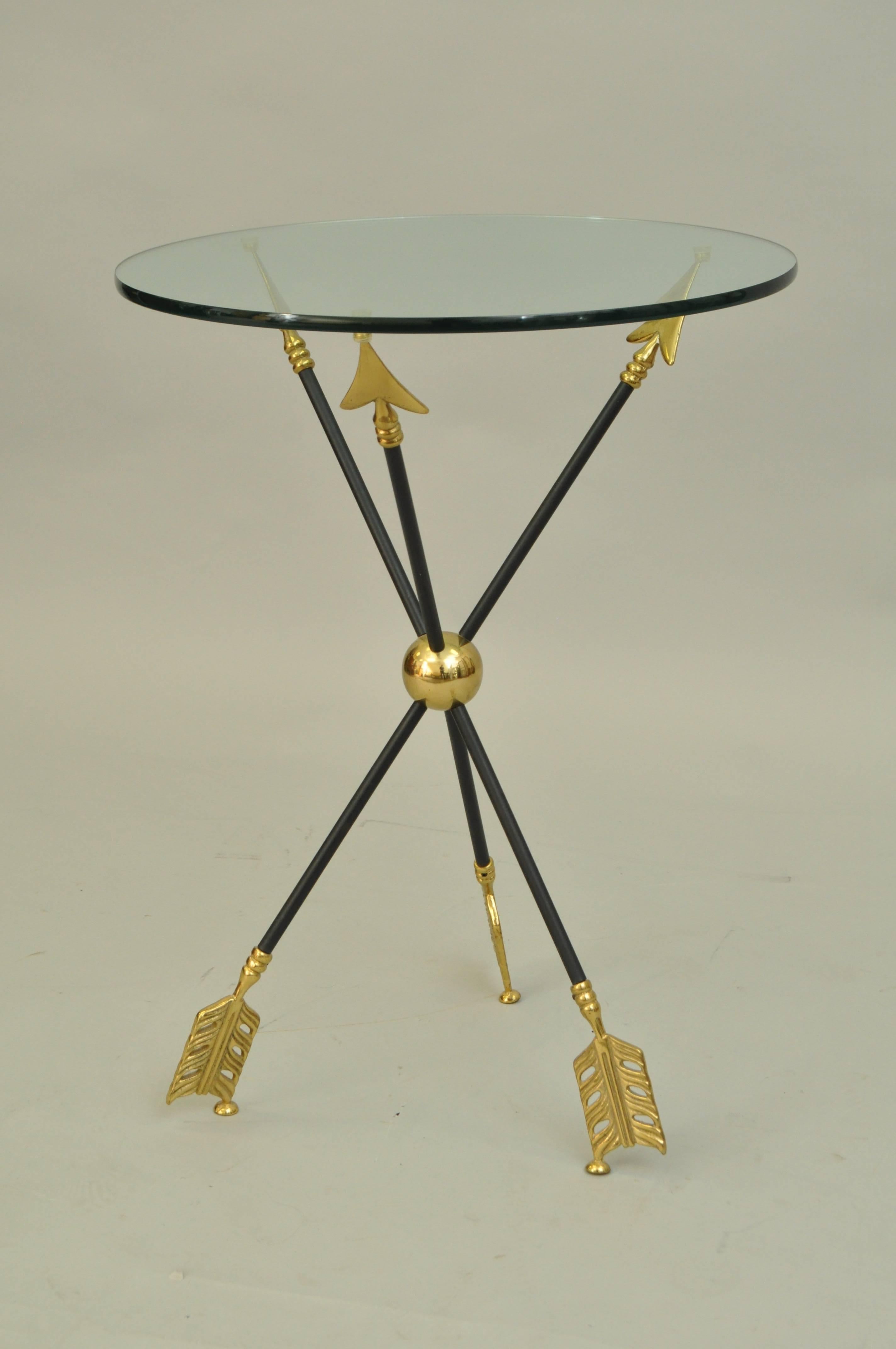 Neoclassical Style Black and Brass Arrow Base Accent Side Table In Excellent Condition In Philadelphia, PA