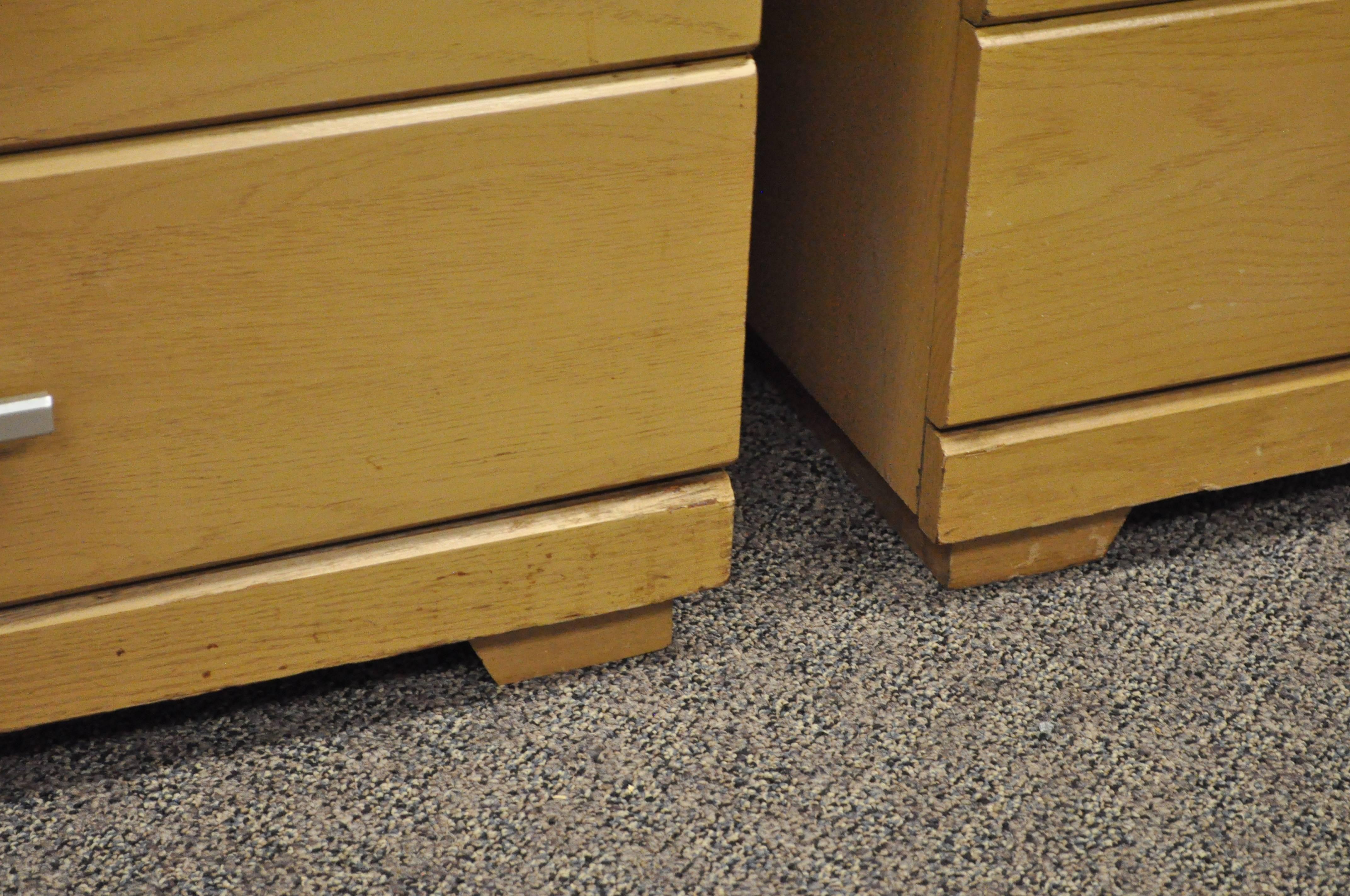Pair Oak Mid-Century Modern Raymond Loewy Mengel Bachelor Chest Commode Dressers In Good Condition In Philadelphia, PA