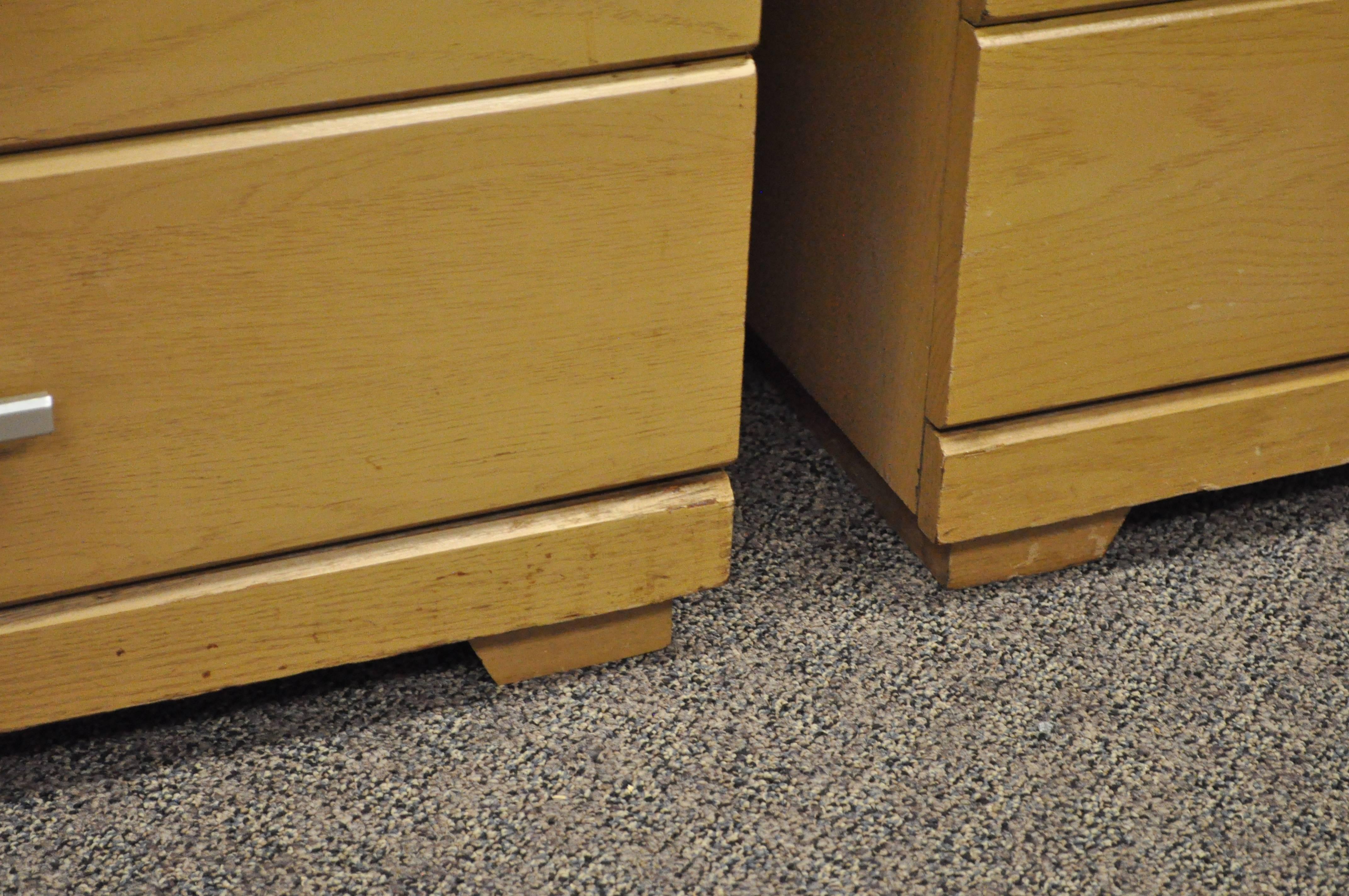 Pair Oak Mid-Century Modern Raymond Loewy Mengel Bachelor Chest Commode Dressers In Good Condition In Philadelphia, PA