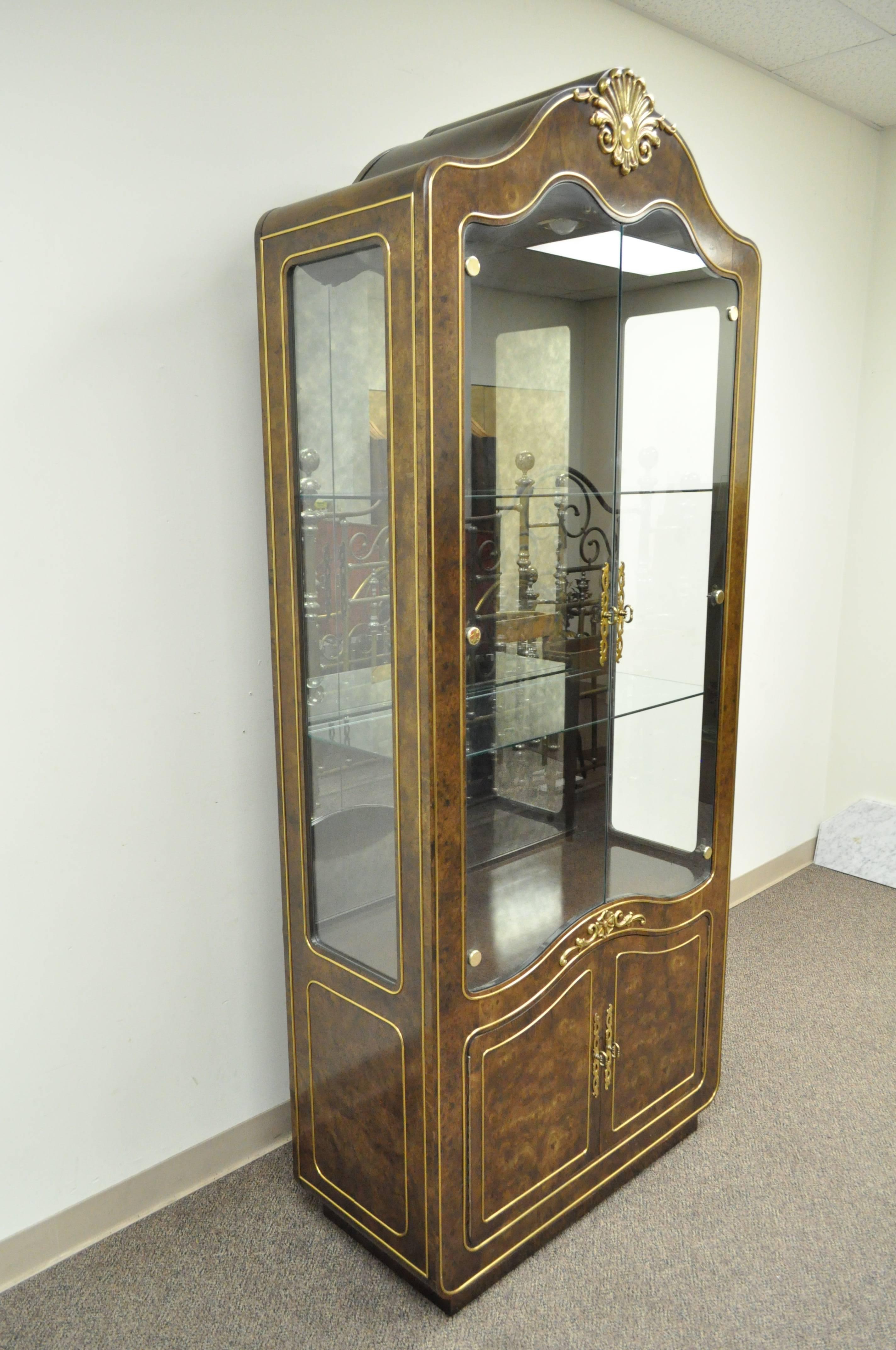 Meuble de rangement de vitrine en bois de ronce d'amboyna de style Hollywood Regency français Mastercraft en vente 3