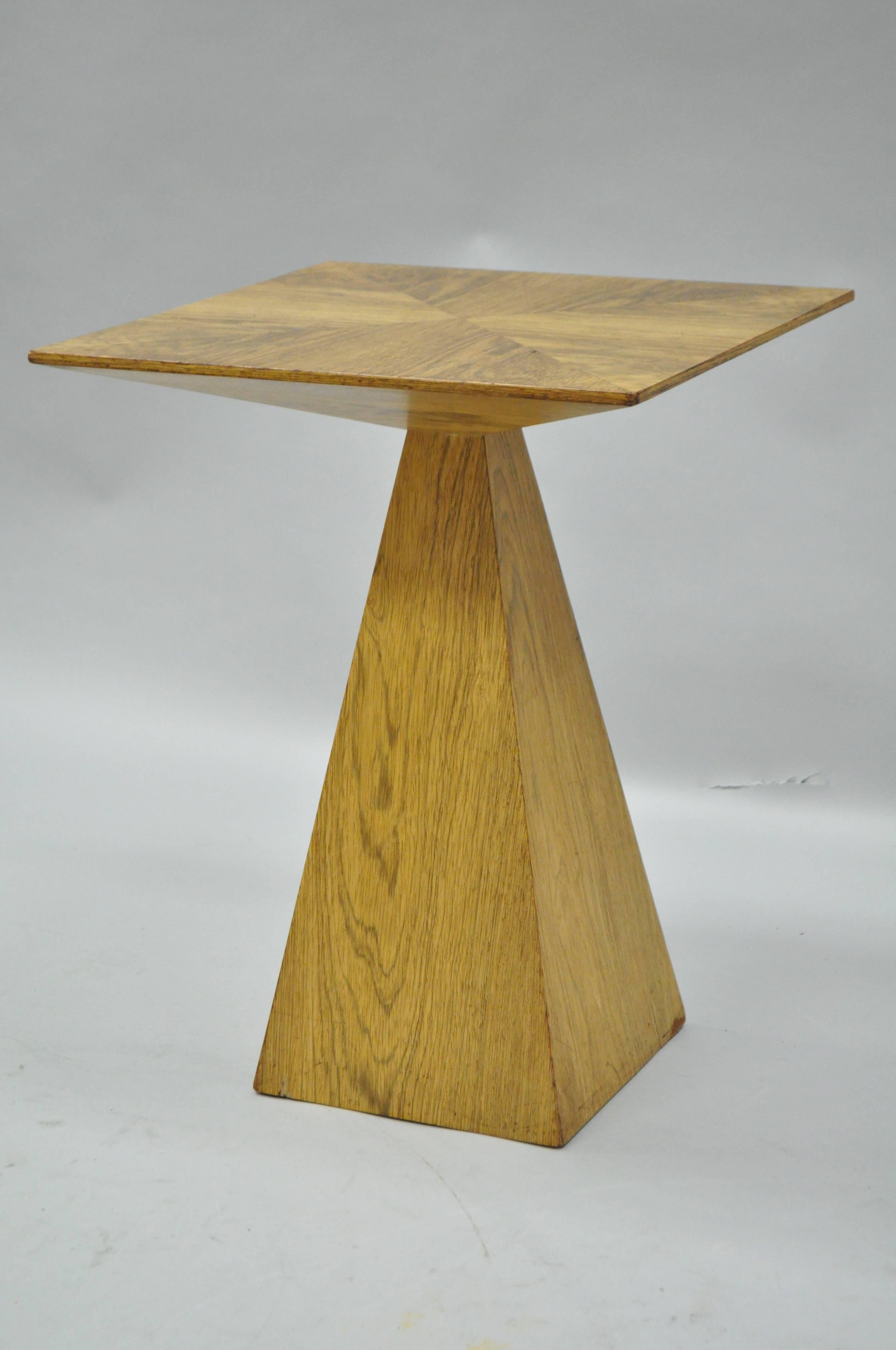 Harvey Probber table d'appoint pyramide en bois de wengé moderne mi-siècle, style mi-siècle en vente 3