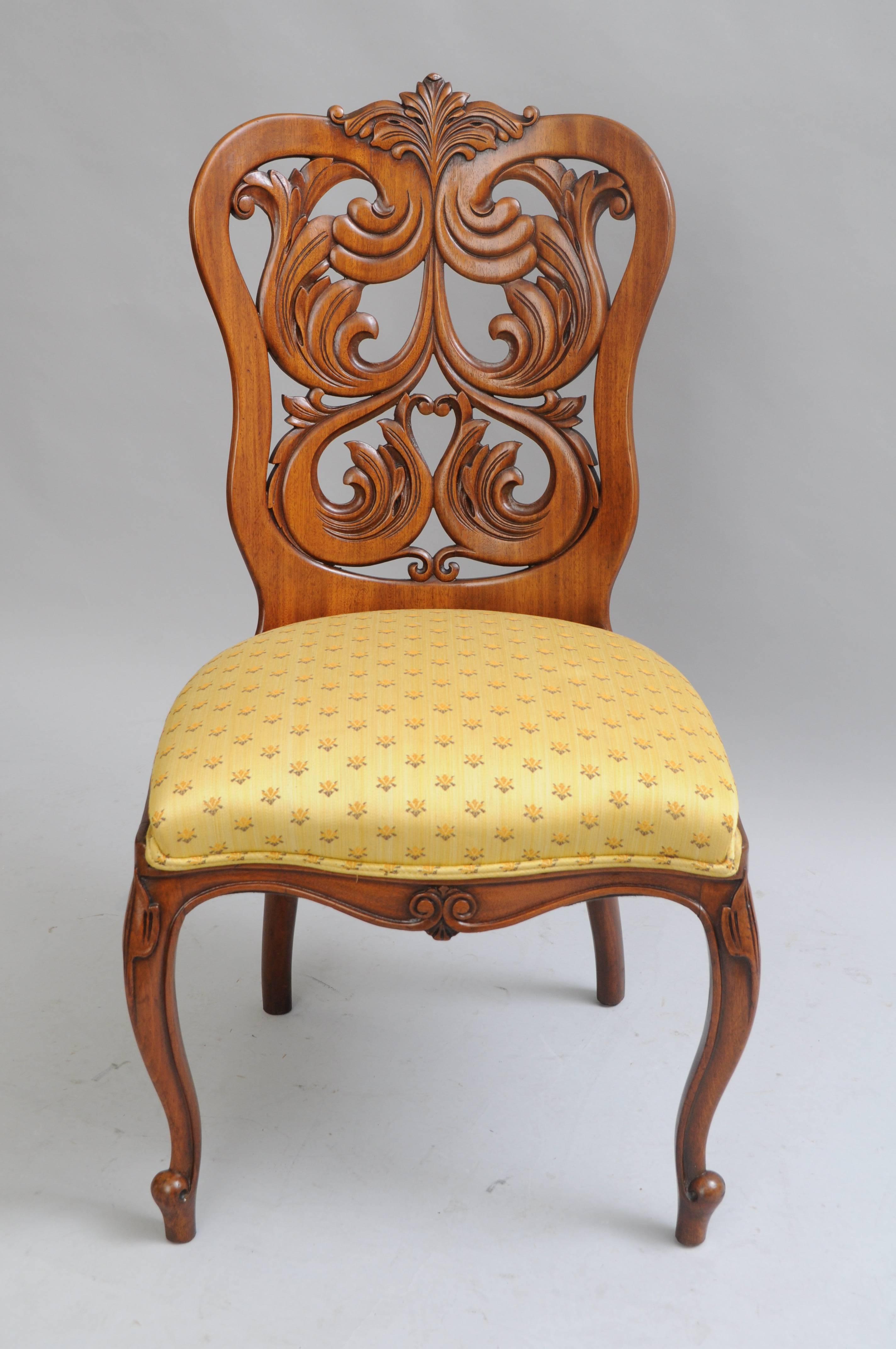 Viktorianischer Rokoko-Revival-Sessel aus laminiertem Nussbaumholz mit Schnörkeln John Belter im Angebot 2