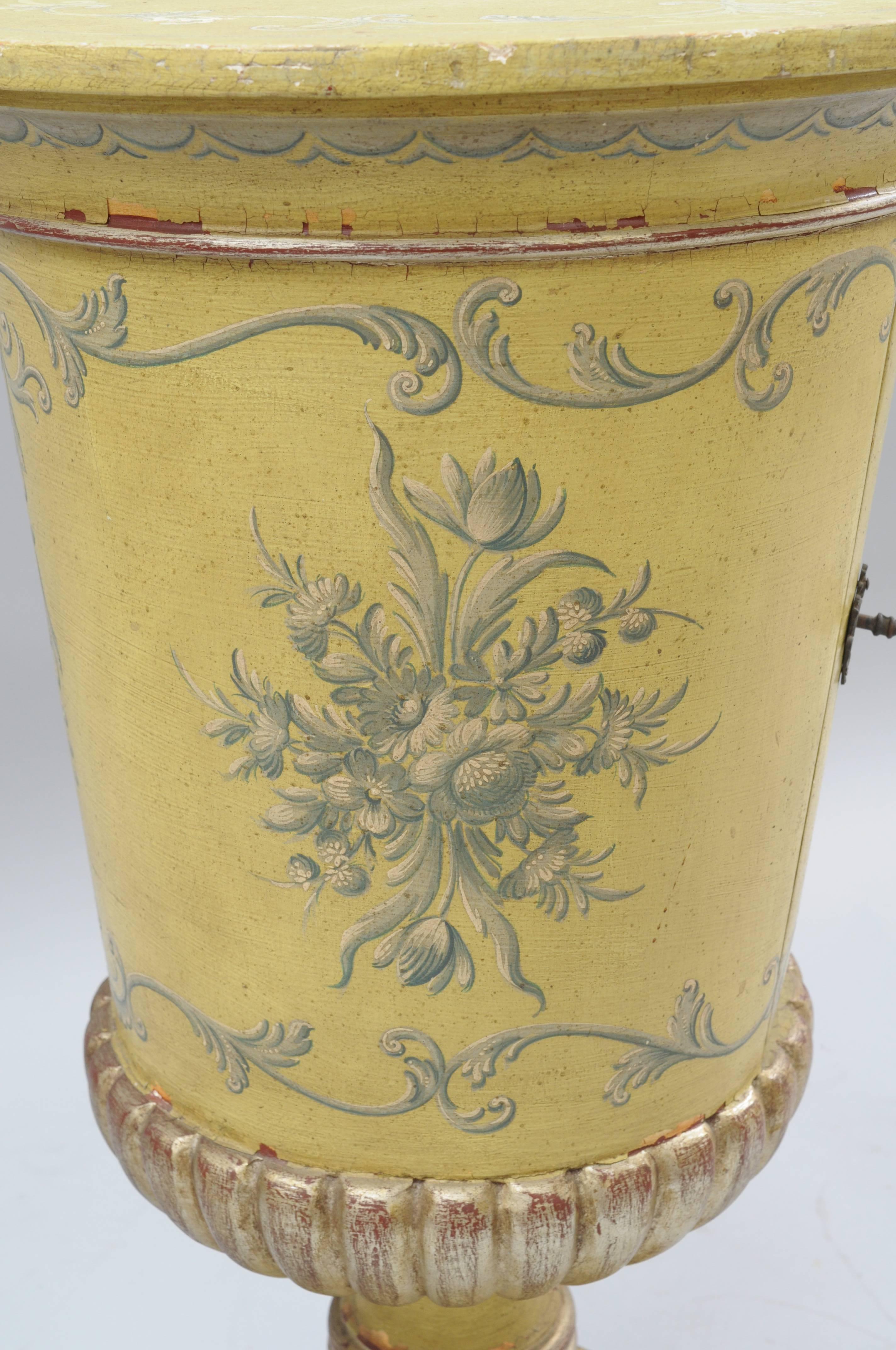 Italian Venetian Parcel Silver Gilt Round Urn Pedestal Stand Side Cabinet Table In Distressed Condition In Philadelphia, PA