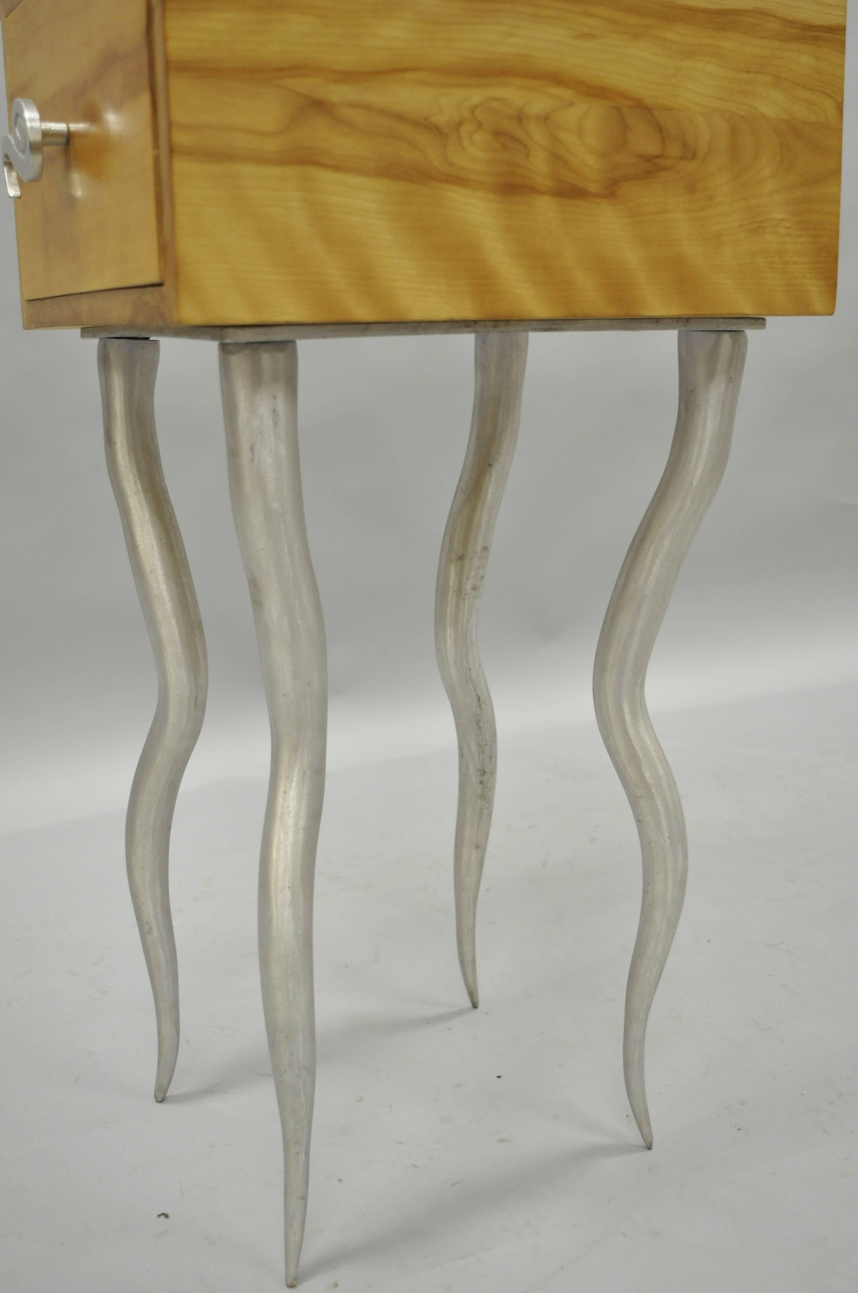 Trout Studios Grisette Cabinet commode postmoderne en bois de bouleau et aluminium Bon état - En vente à Philadelphia, PA