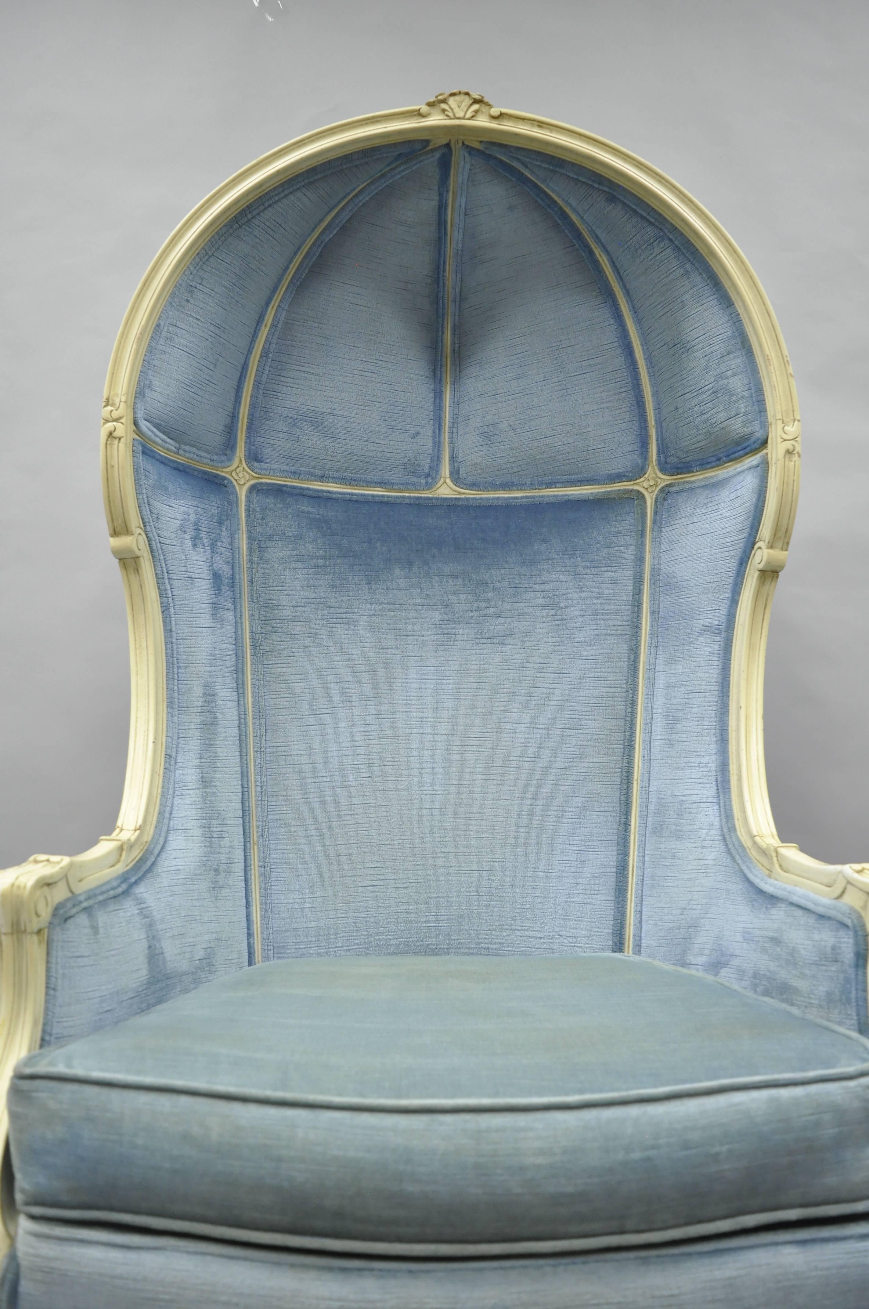Vintage French Provincial Louis XV Style Upholstered Canopy Porter Hood Chair In Good Condition In Philadelphia, PA