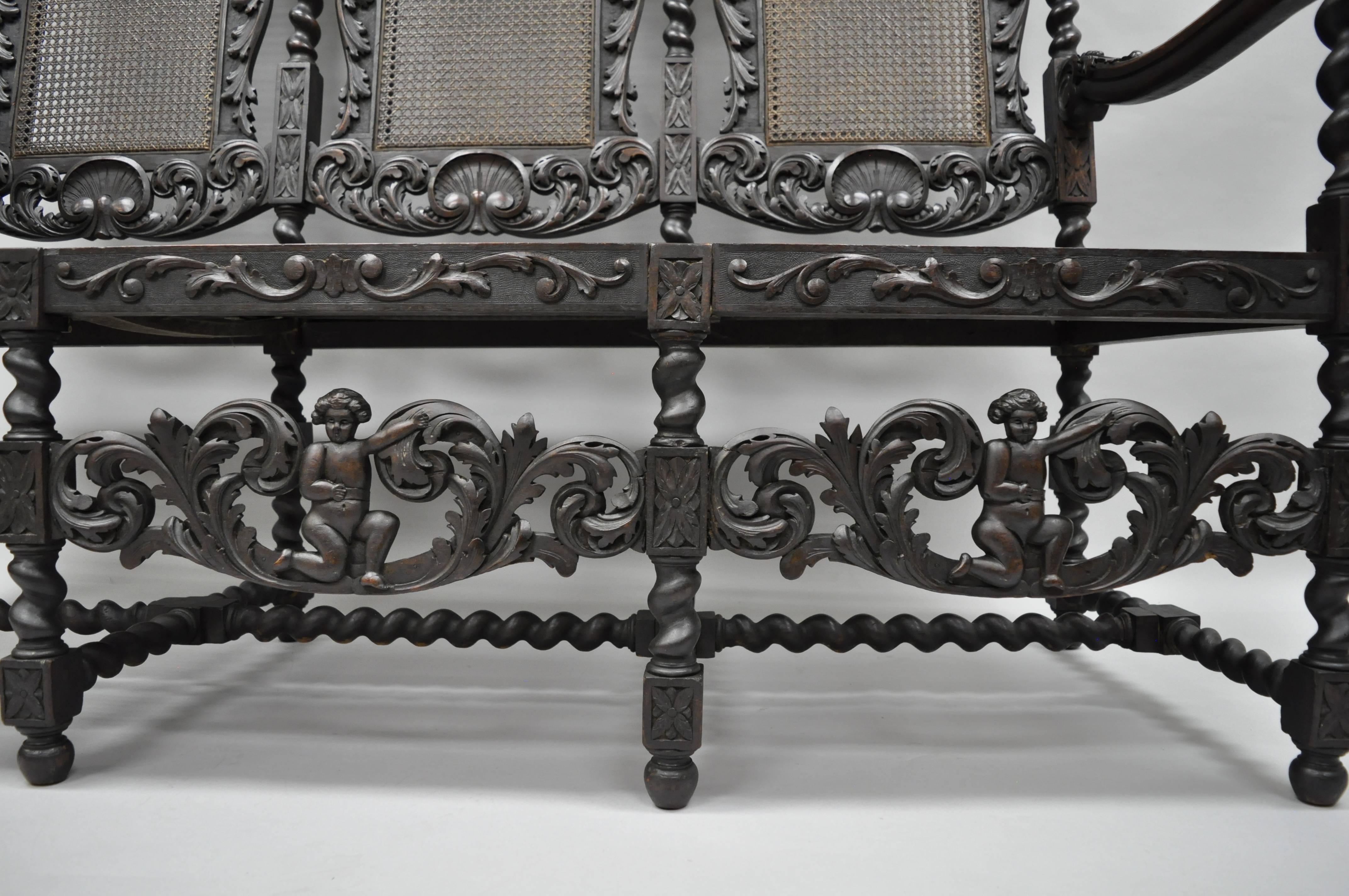 Canne Banc de salon à torsion d'orge et chérubin sculpté de la Renaissance Jacobean en vente