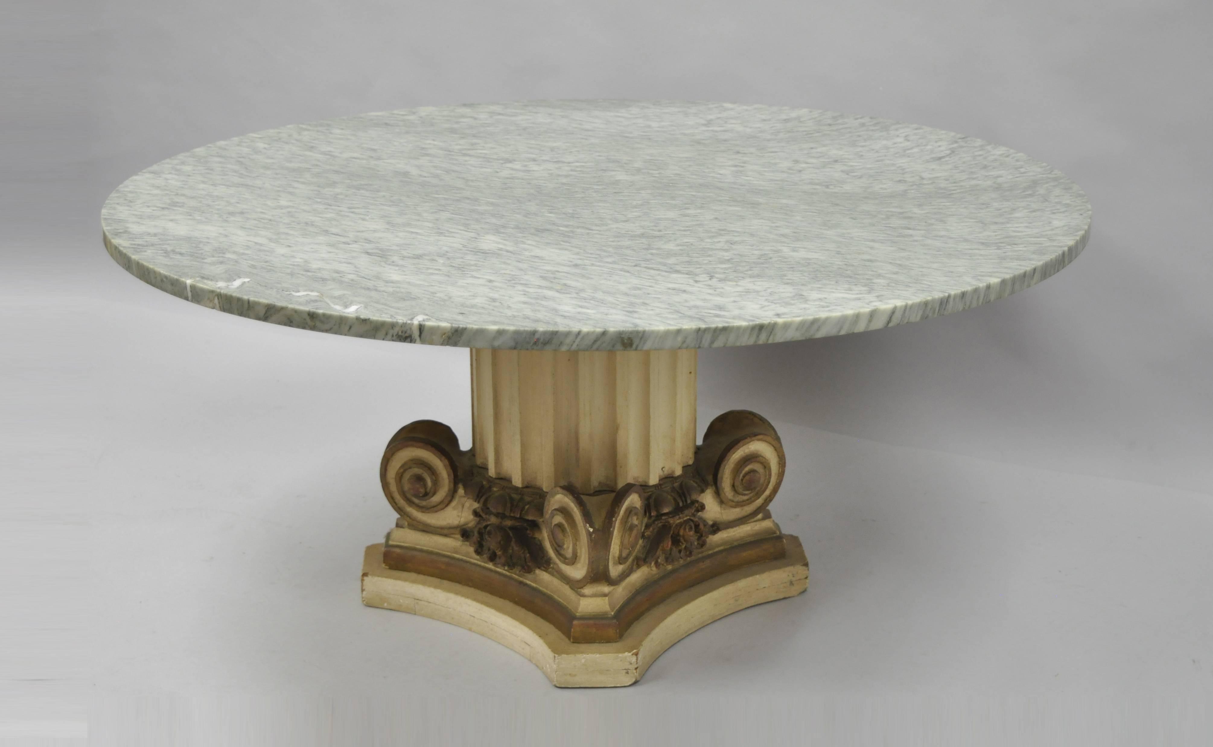 Green Marble Top Fluted Wood Corinthian Column Pedestal Base Round Coffee Table In Good Condition In Philadelphia, PA