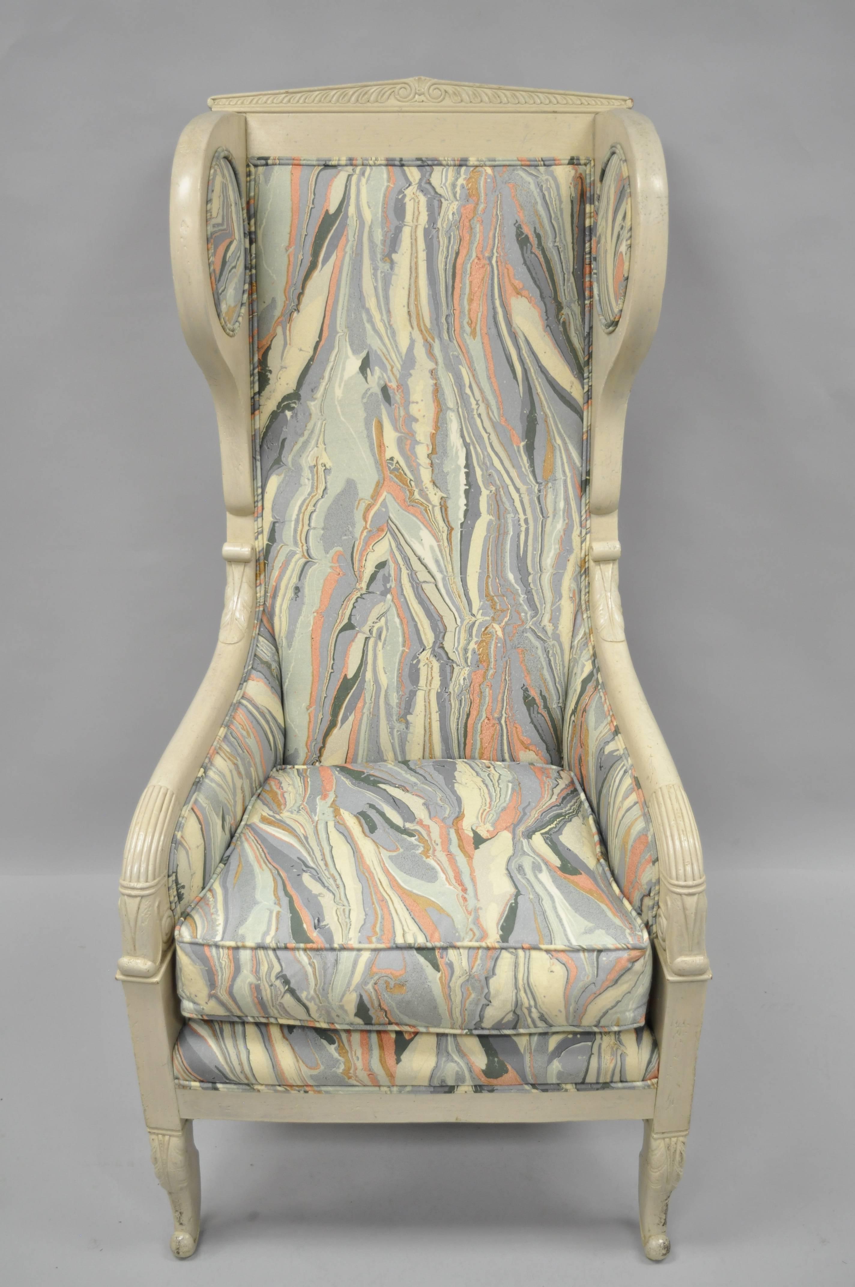 Französischer Empire-Sessel mit hoher Rückenlehne und Marmorstoff-Ohrlehne im neoklassizistischen Stil im Zustand „Starke Gebrauchsspuren“ im Angebot in Philadelphia, PA