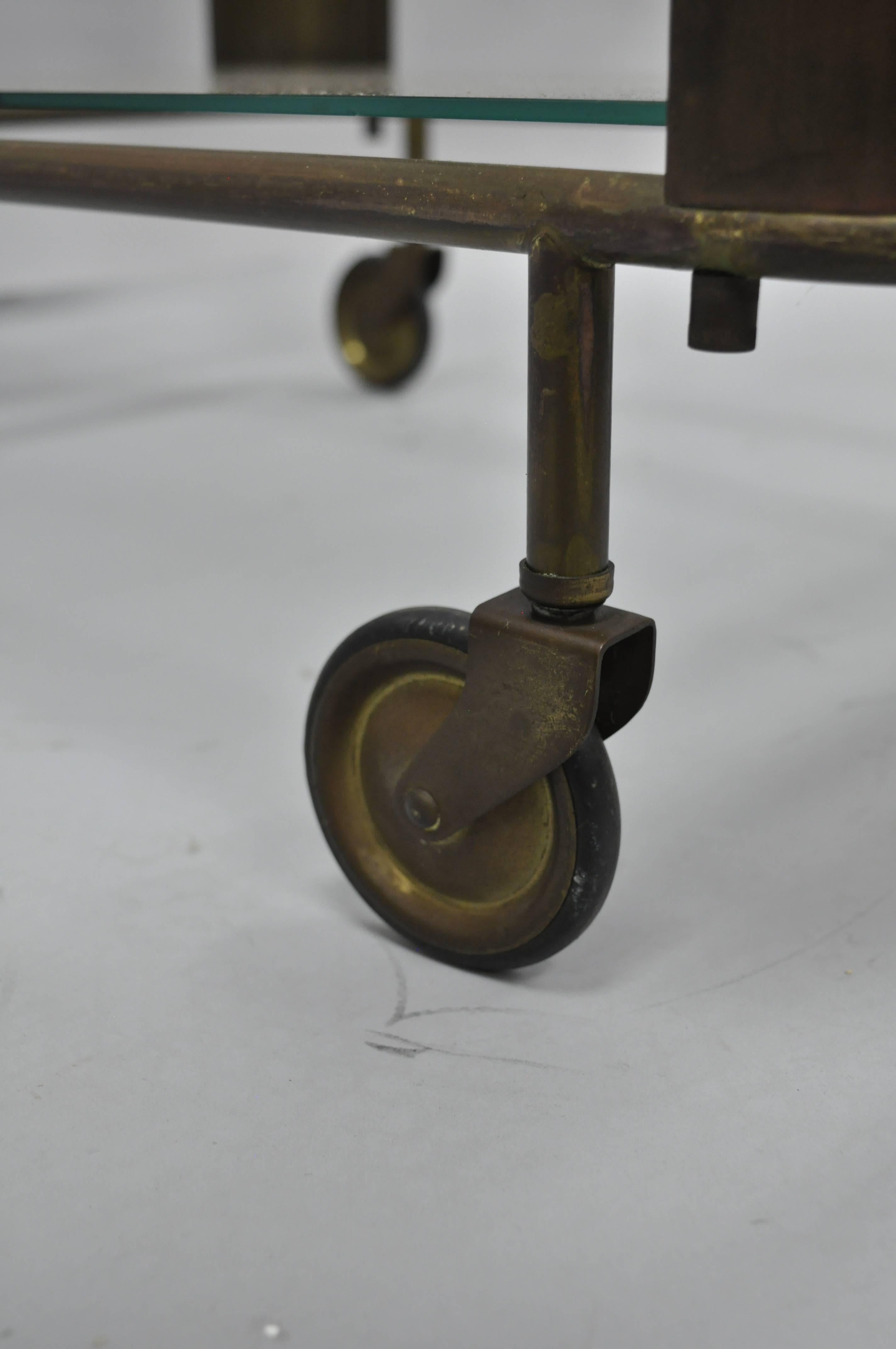 Milieu du XXe siècle Chariot de bar moderne en laiton et verre de style Modernity du milieu du siècle dernier