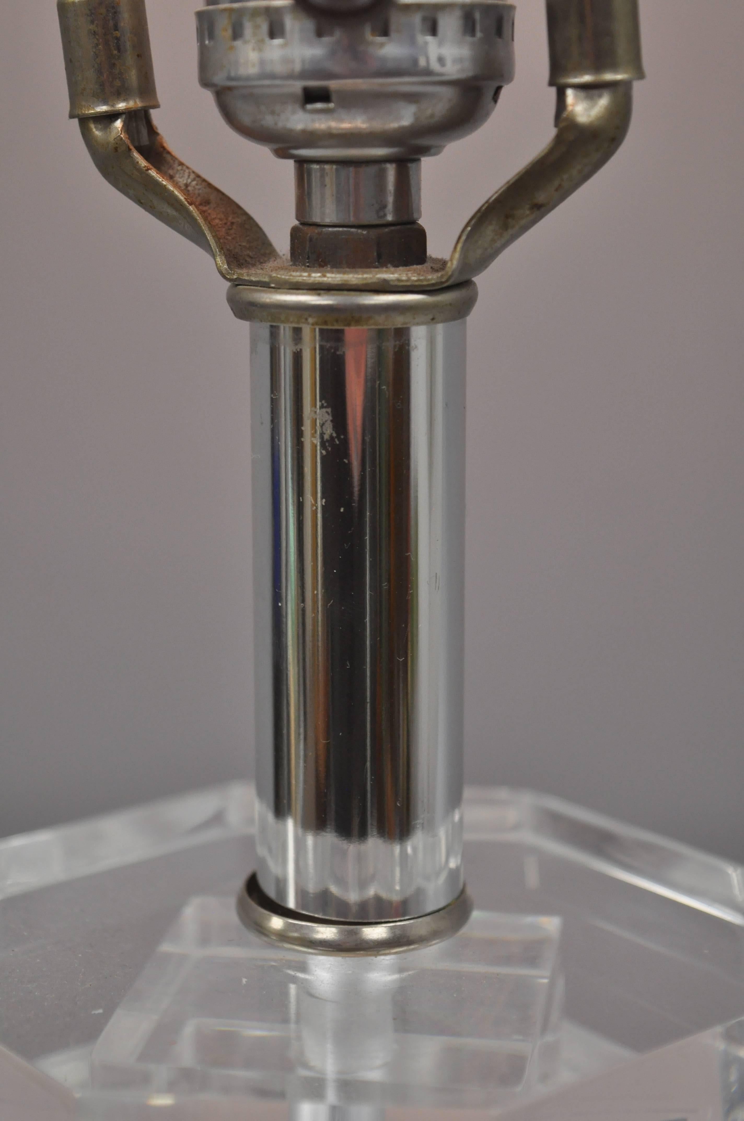 Beehive Form Schwere gestapelte Lucite-Tischlampe von George Bullio, Moderne der Mitte des Jahrhunderts (Ende des 20. Jahrhunderts) im Angebot