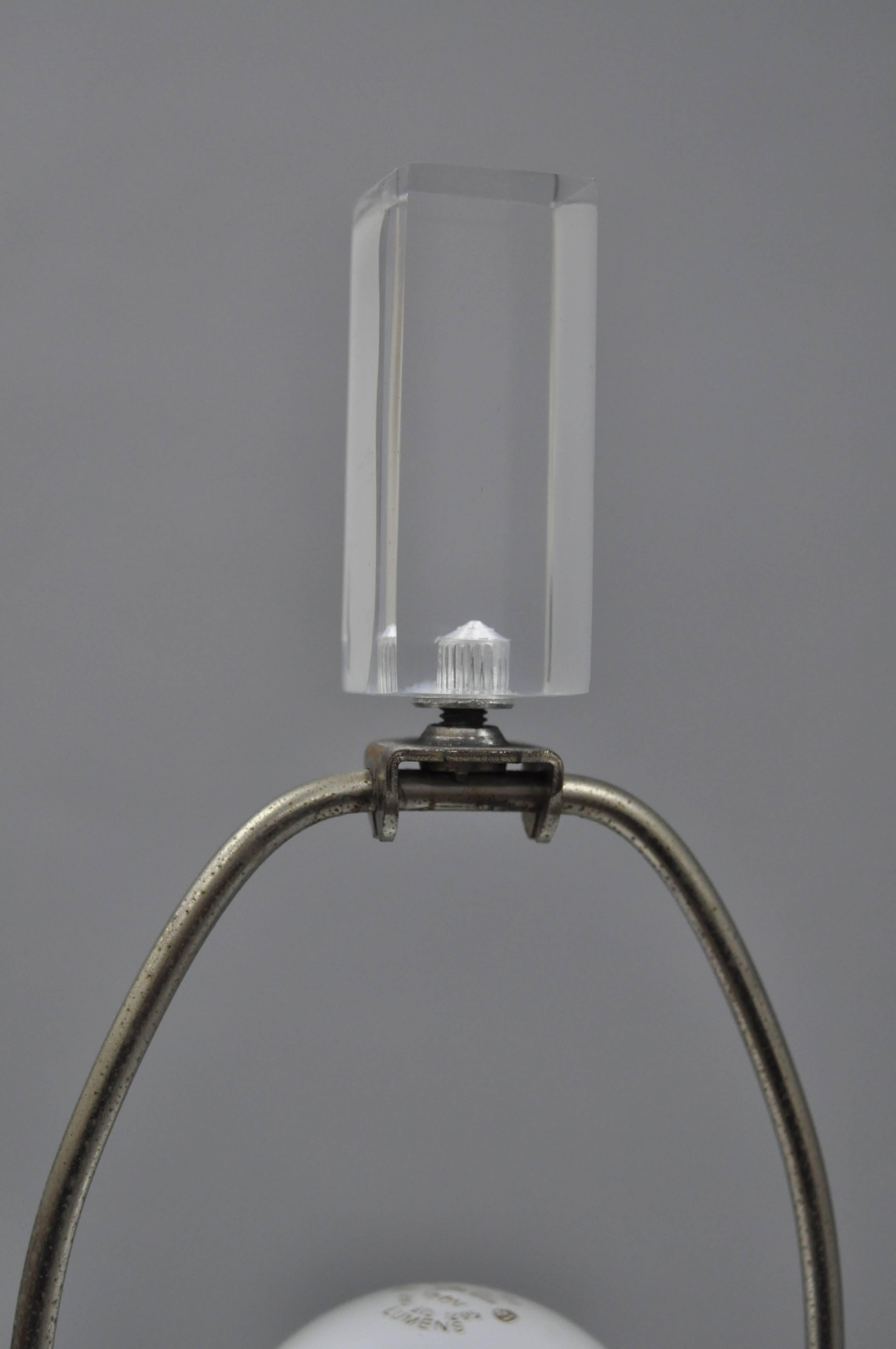 Beehive Form Schwere gestapelte Lucite-Tischlampe von George Bullio, Moderne der Mitte des Jahrhunderts im Angebot 4