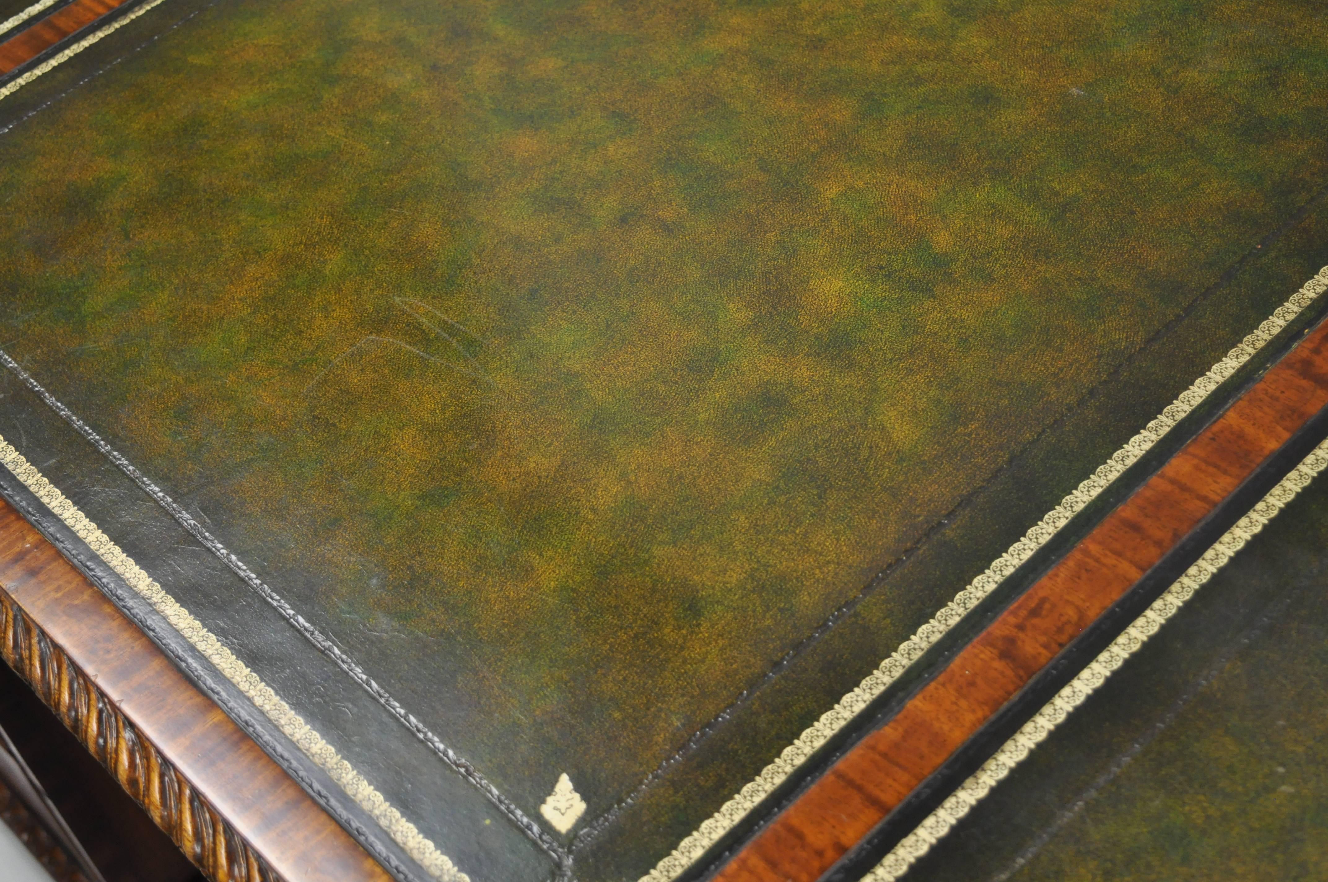 Maitland Smith acajou vert dessus cuir Chippendale Executive Partners Desk 4
