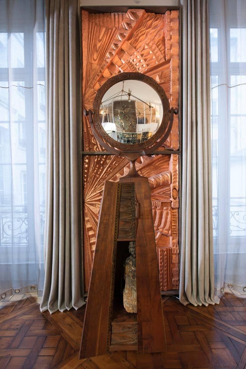 This extraordinary and massive cabinet or sculpture is made by the California based artist Clare Graham.
We were fortunate to meet with the artist in our former Pegaso International Los Angeles Gallery and he gave us some information on this unique