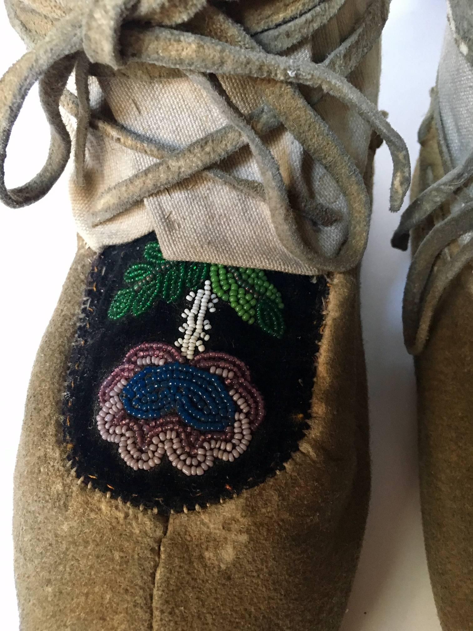 Antique Northern Plains Native American Beaded Mocassins, 19th Century 2