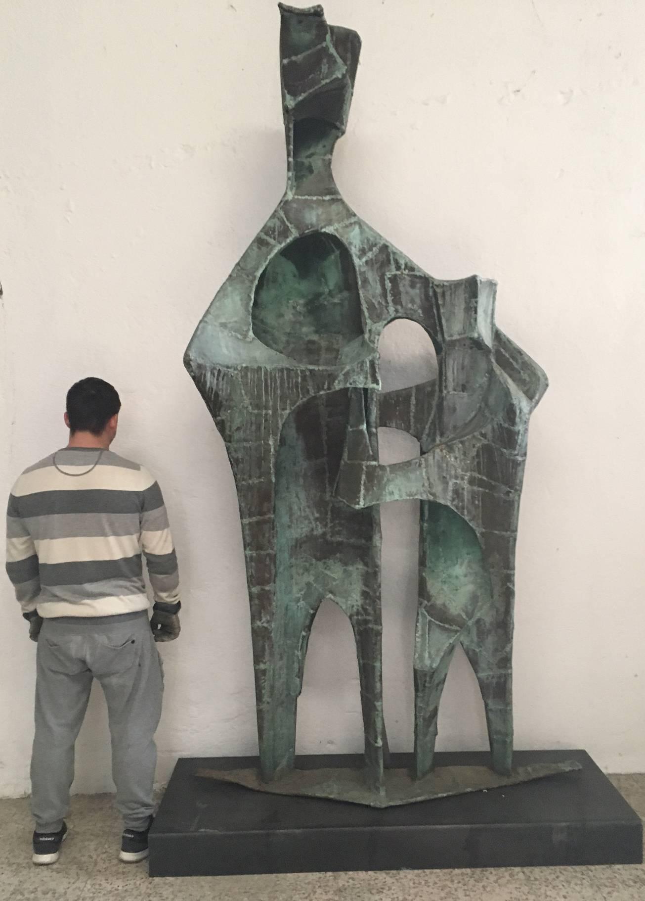 Massive sculpture in copper by sculptor Robert Brenner, American school 1939-2004.
Titled Father and Son, circa 1970
Measures: Size 65cm x145 cm x 270 cm high .
Brenner is a rare artist, his works were exhibited at the Pennsylvania Academy of