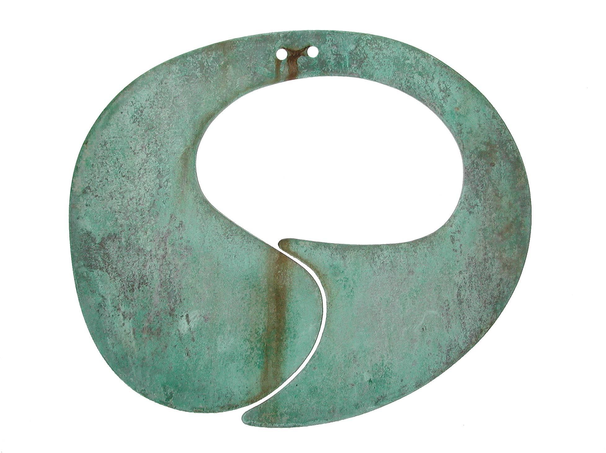 Such an exceptional example of a rare Harry Bertoia Gong in Bronze. 

This example is the form of the ouroboros. A symbol or a snake eating it's own tail. Representing numerous things throughout time including the constant creation and destruction