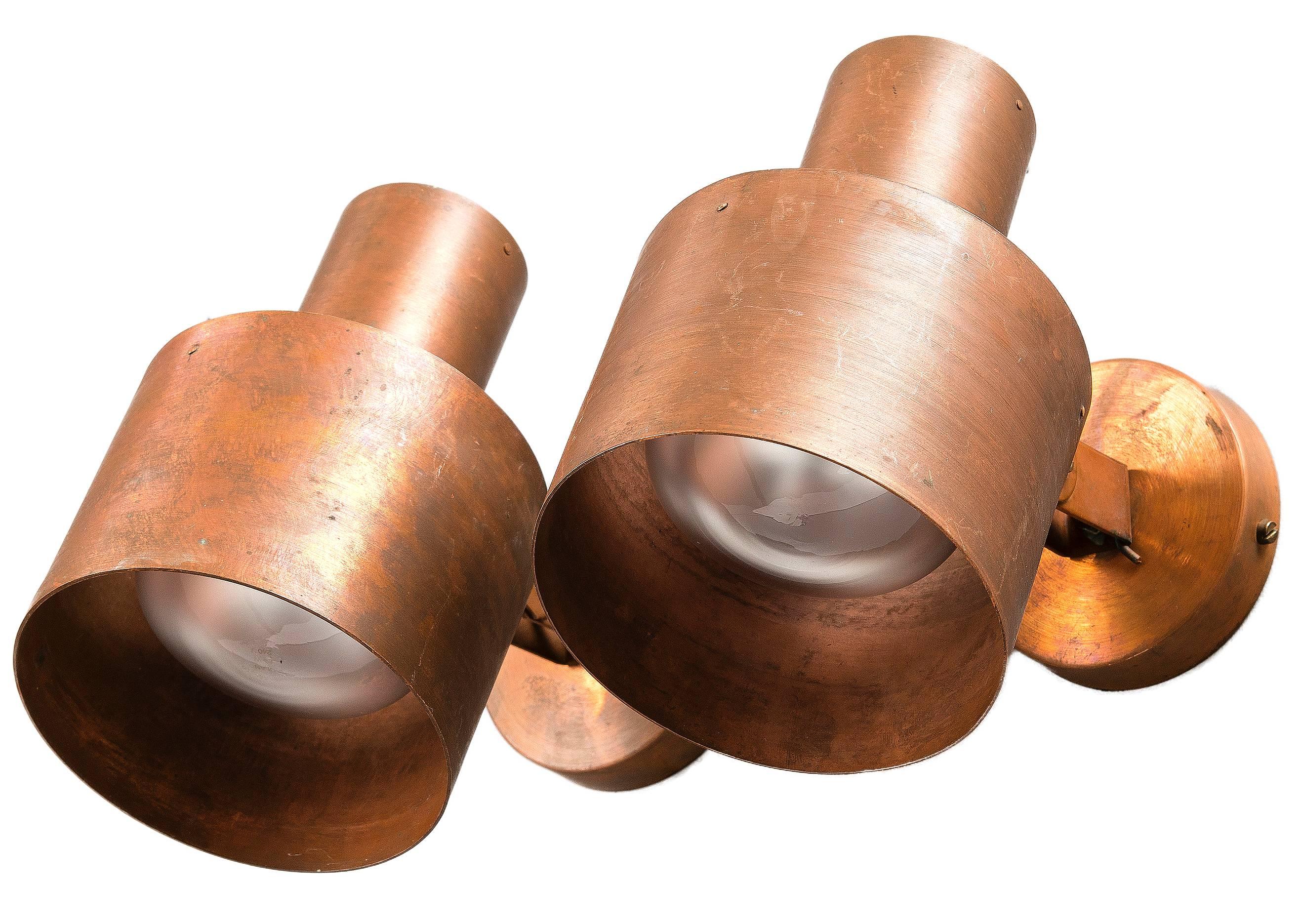 A beautiful pair of wall lamps in solid copper by Paavo Tynell for Idman Oy, Finland. 

Suitable for indoor or outdoor use.

These will patina heavily to a beautiful deep verdi gris if left outside.
                  