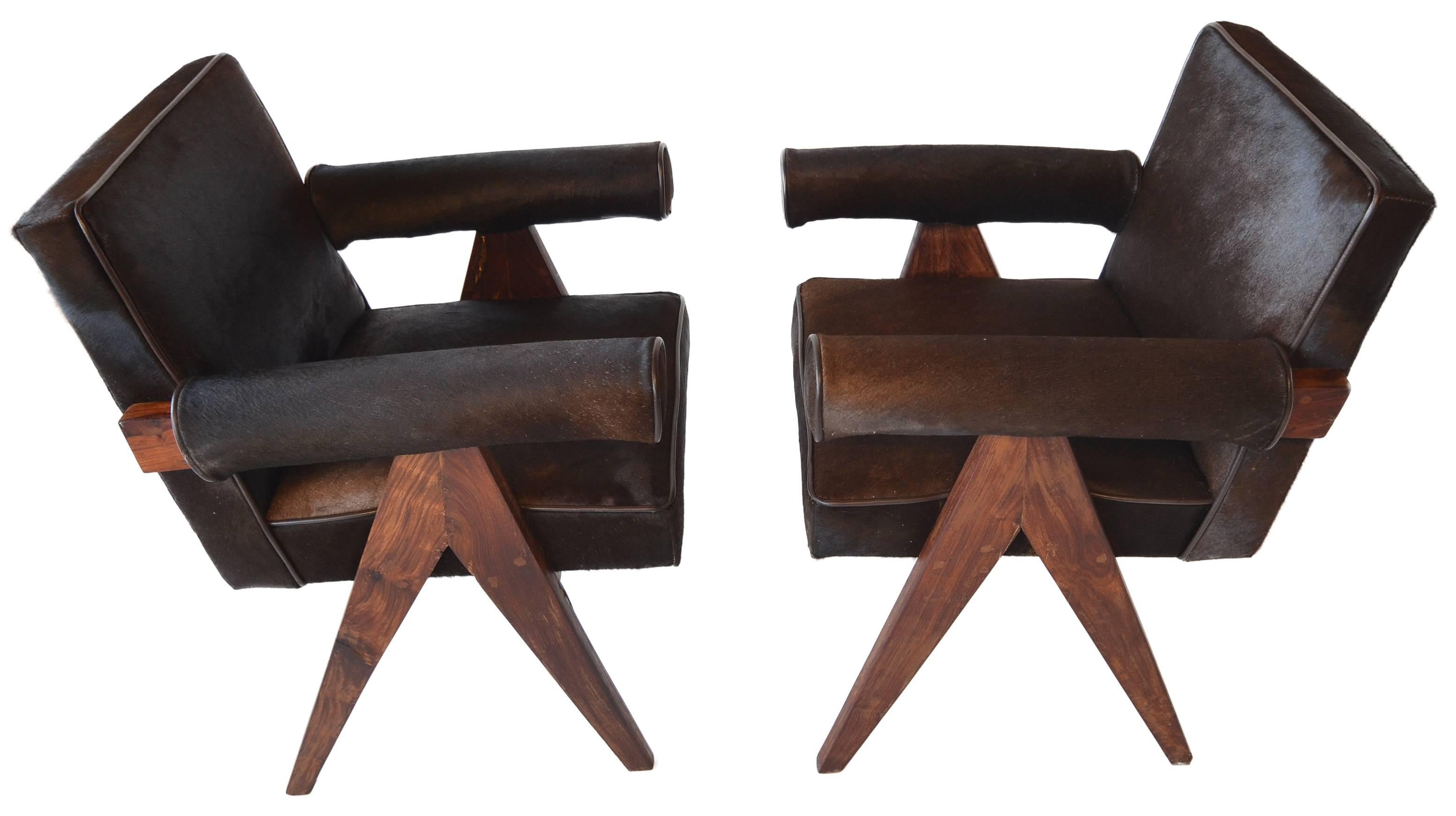 A pair of small production chairs by Pierre Jeanneret for the Chandigarh project, circa 1955.

A very nice pair of matching armchairs in solid Indian Rosewood (Sisso)

Reupholstered in a thick dark brown Buffalo hide.

Authentic and solid