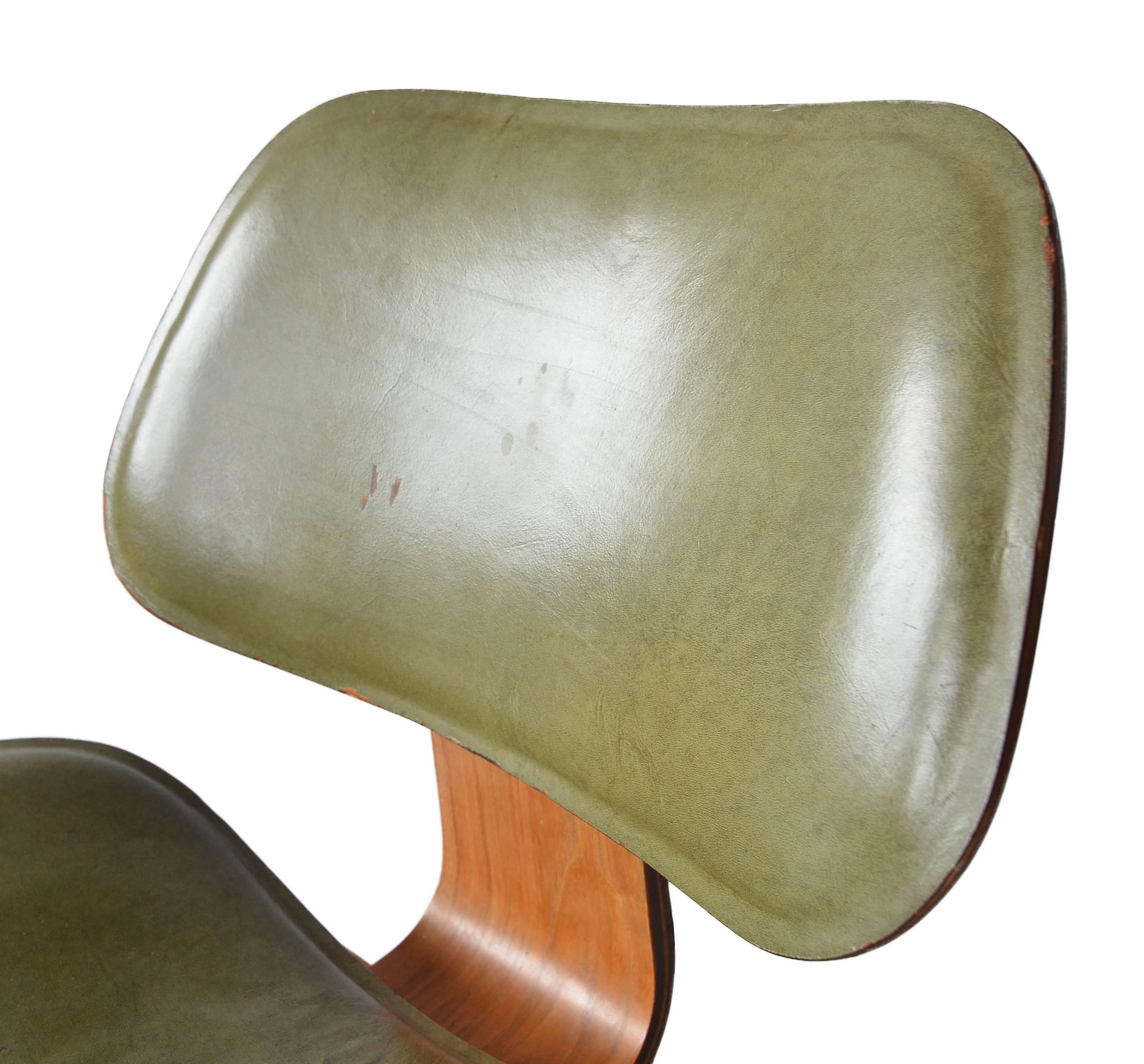 Mid-Century Modern Charles Eames Leather LCW for Herman Miller, 1949