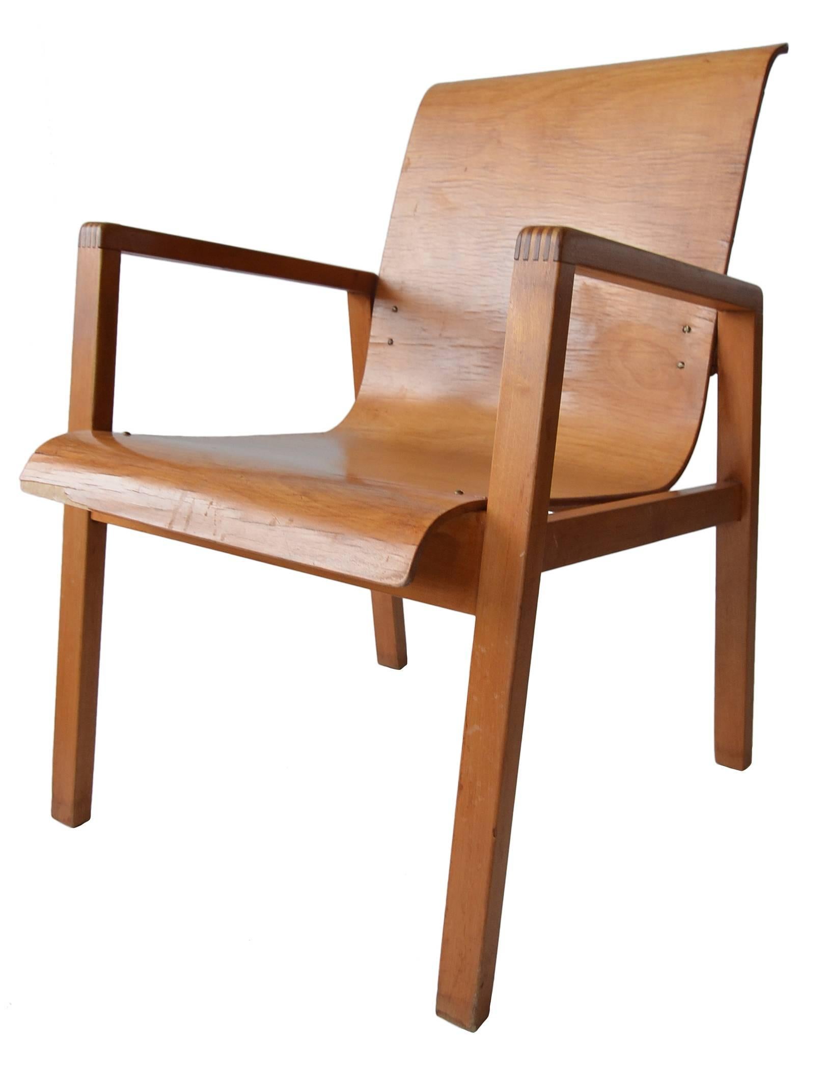 An exceptionally rare hallway chair by Alvar Aalto. 
Originally designed for the interiors of a tuberculosis sanatorium in Finland in 1932. 

This is a very early example manufactured by Finmar. The chair retains the very rare Finmar tag on