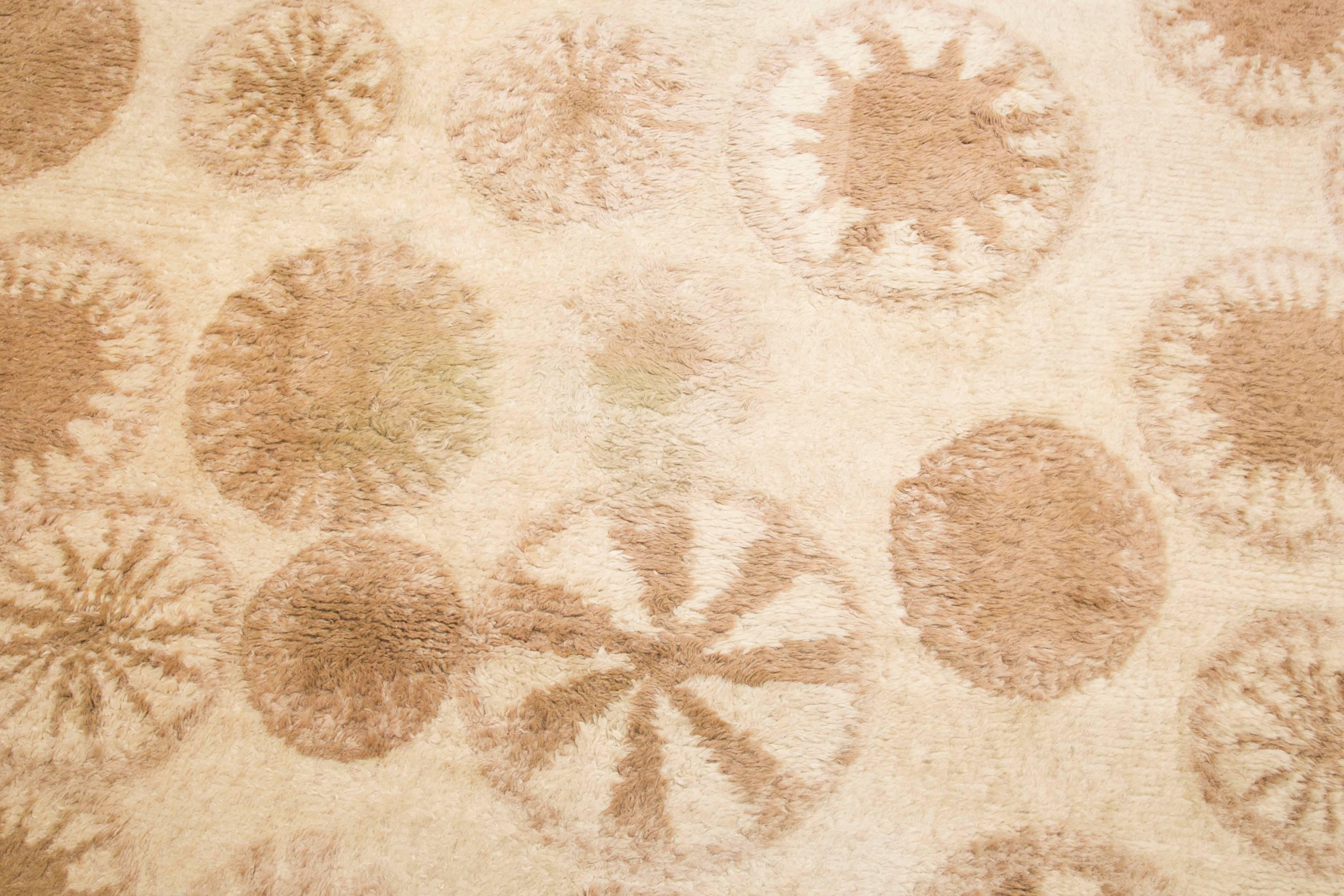 High and low loop pile carpet. 
Featuring a variety of circles. 

Hand-knotted, Cogolin, 
France, circa 1970.