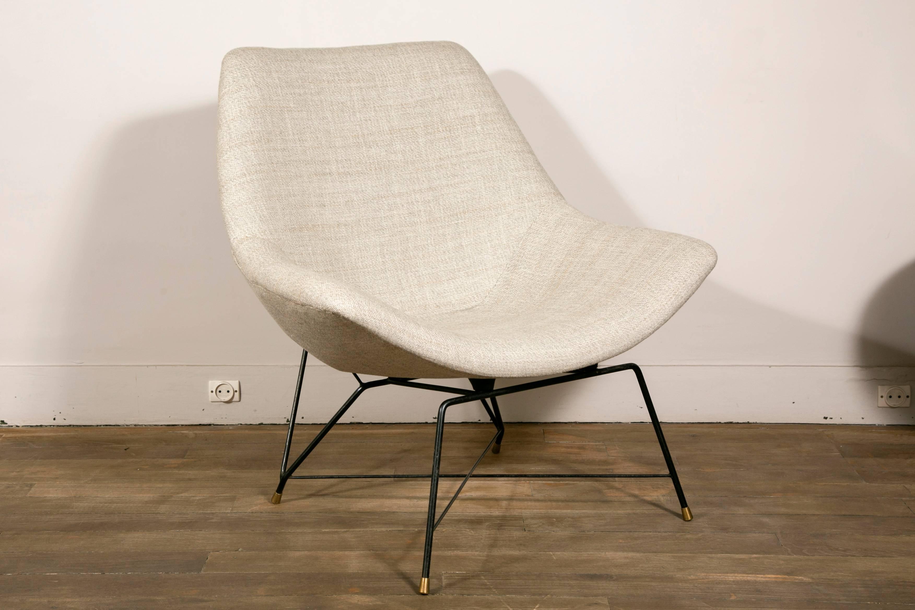 Pair of Kosmos lounge chairs, metal base, brass details and textile.
Designed by Augusto Bozzi edited by Saporiti
Italy, circa 1956

Measure: Height 33.46 in.
Width 33.46 in.
Depth 27.56 in.
Seat heigtht 13.77 in.