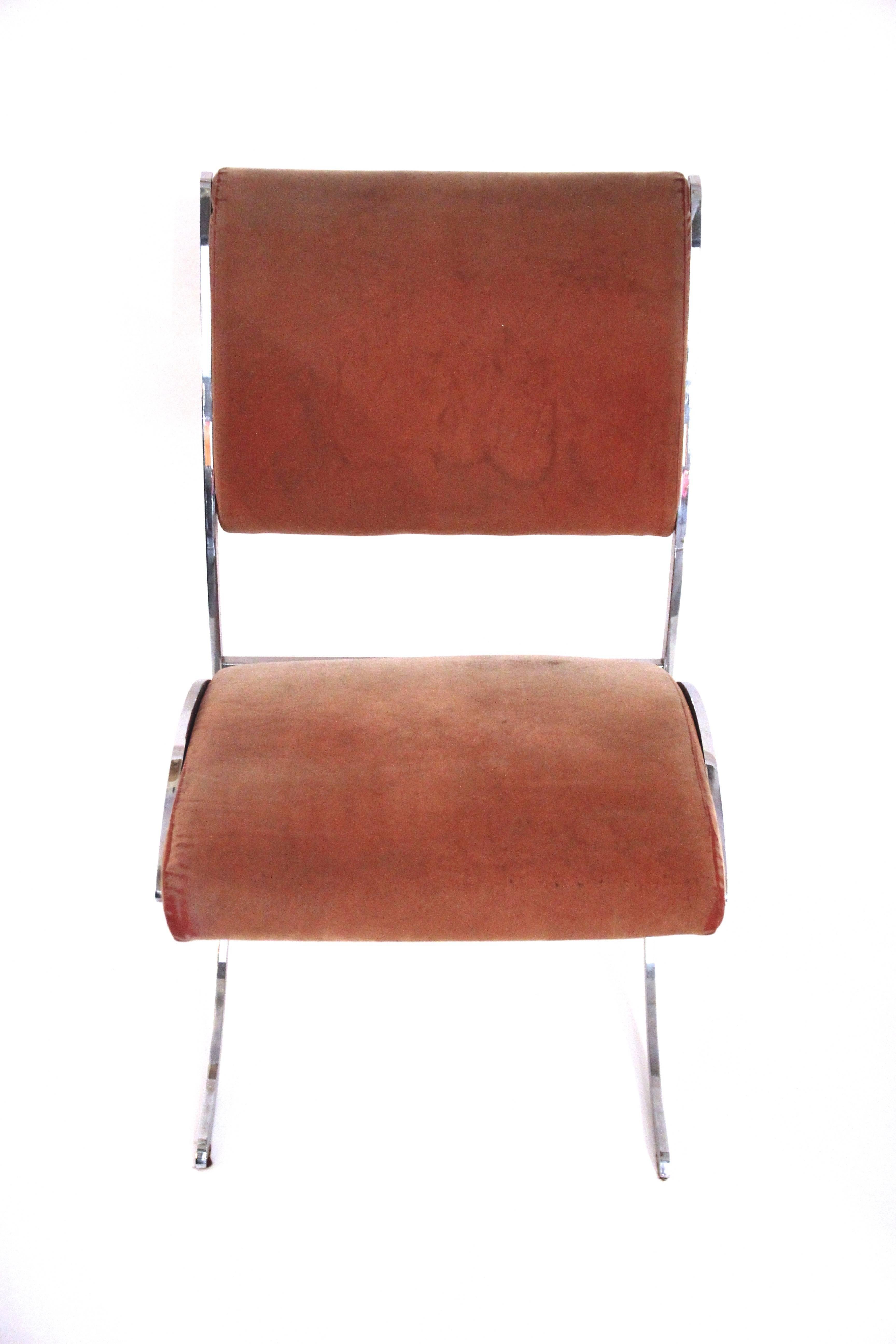 Maison Jansen,
suite of six chairs,
structure in metal and seat in original textile,
circa 1960, France.
Measures: Height 82 cm, seat height 47 cm,
Width 44 cm, depth 60 cm.