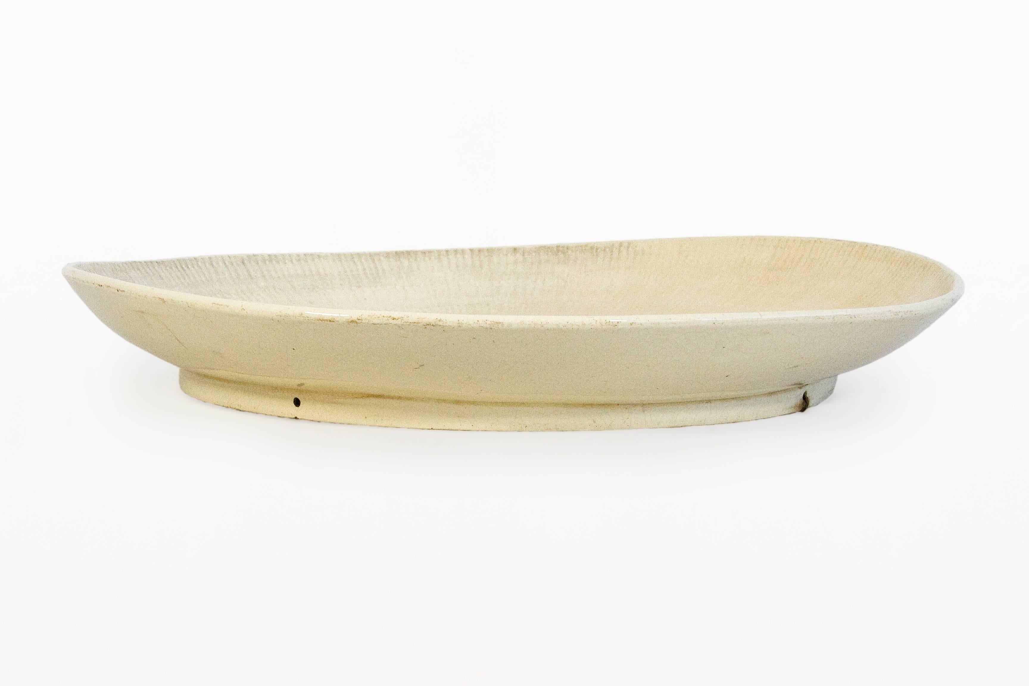 Important ceramic plate, 
circa 1970, France.
Measures: Height: 10 cm, diameter: 70 cm.