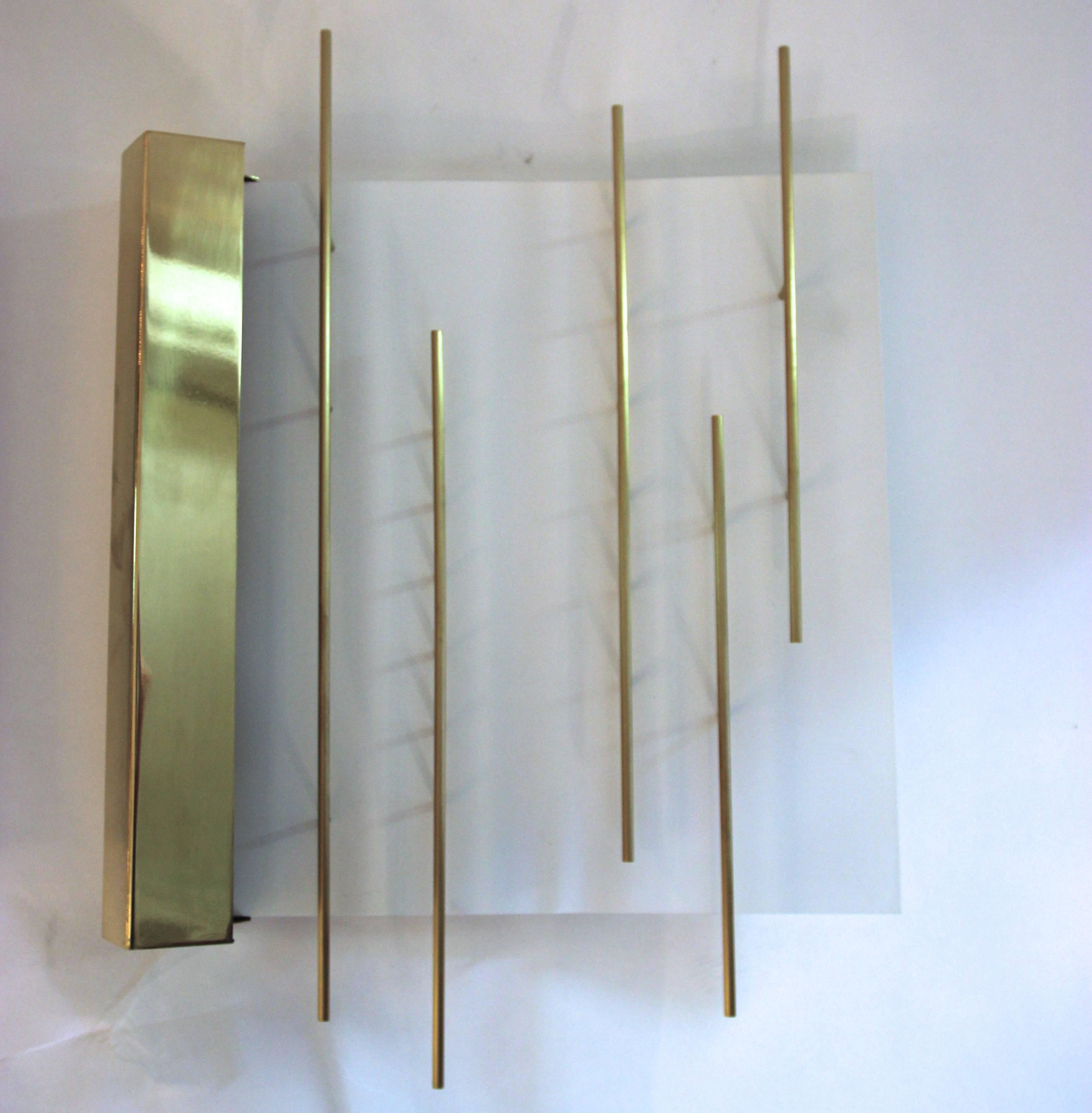 Gio Ponti, pair of sconces,
Model 575, Lumi Edition,
brass and lacquered metal,
circa 2010, Italy.
Measures: Height 44 cm, width 39 cm, depth 8.5 cm.